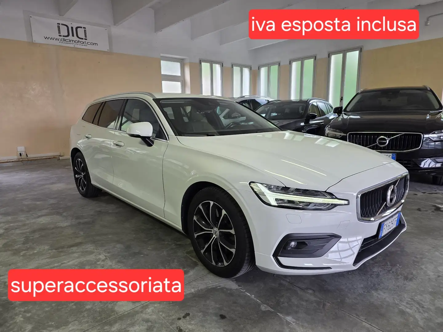 Volvo V60 2.0 d4 Momentum geartronic gancio traino uniprop Blanc - 1