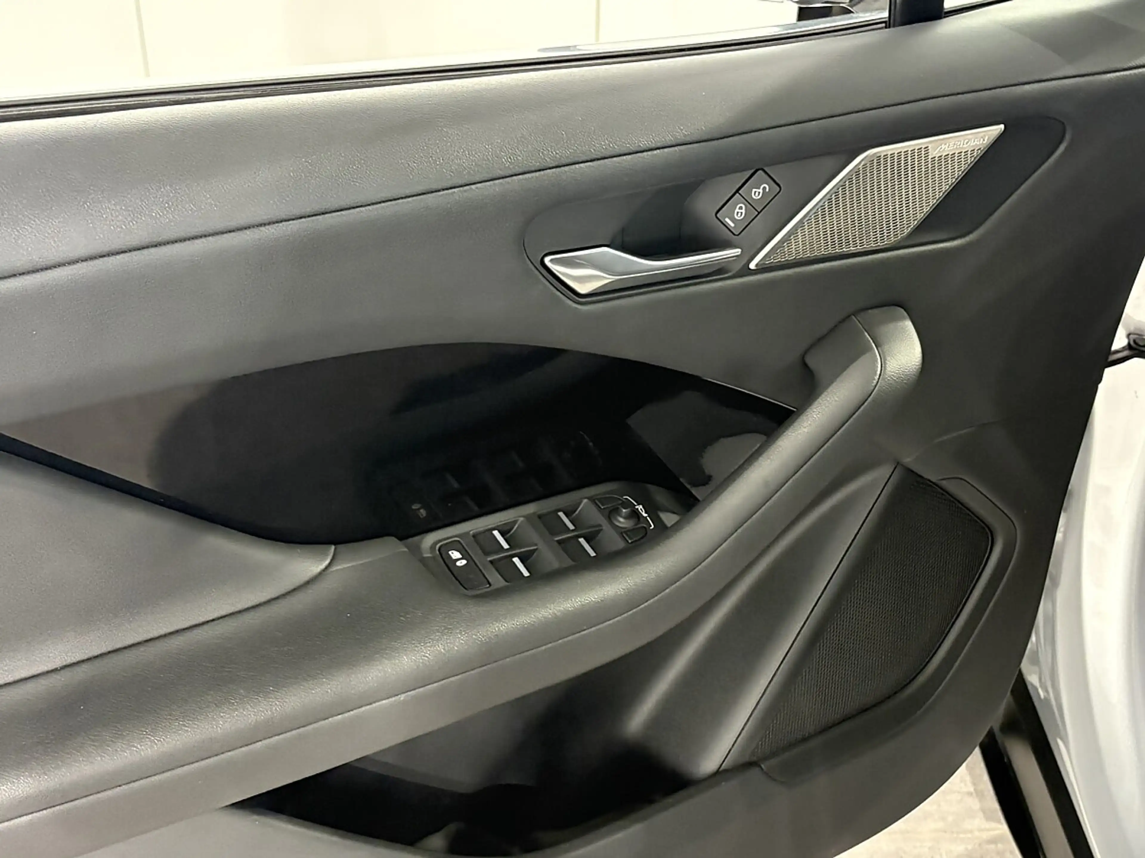 Jaguar I-Pace S EV400 AWD — photo 11