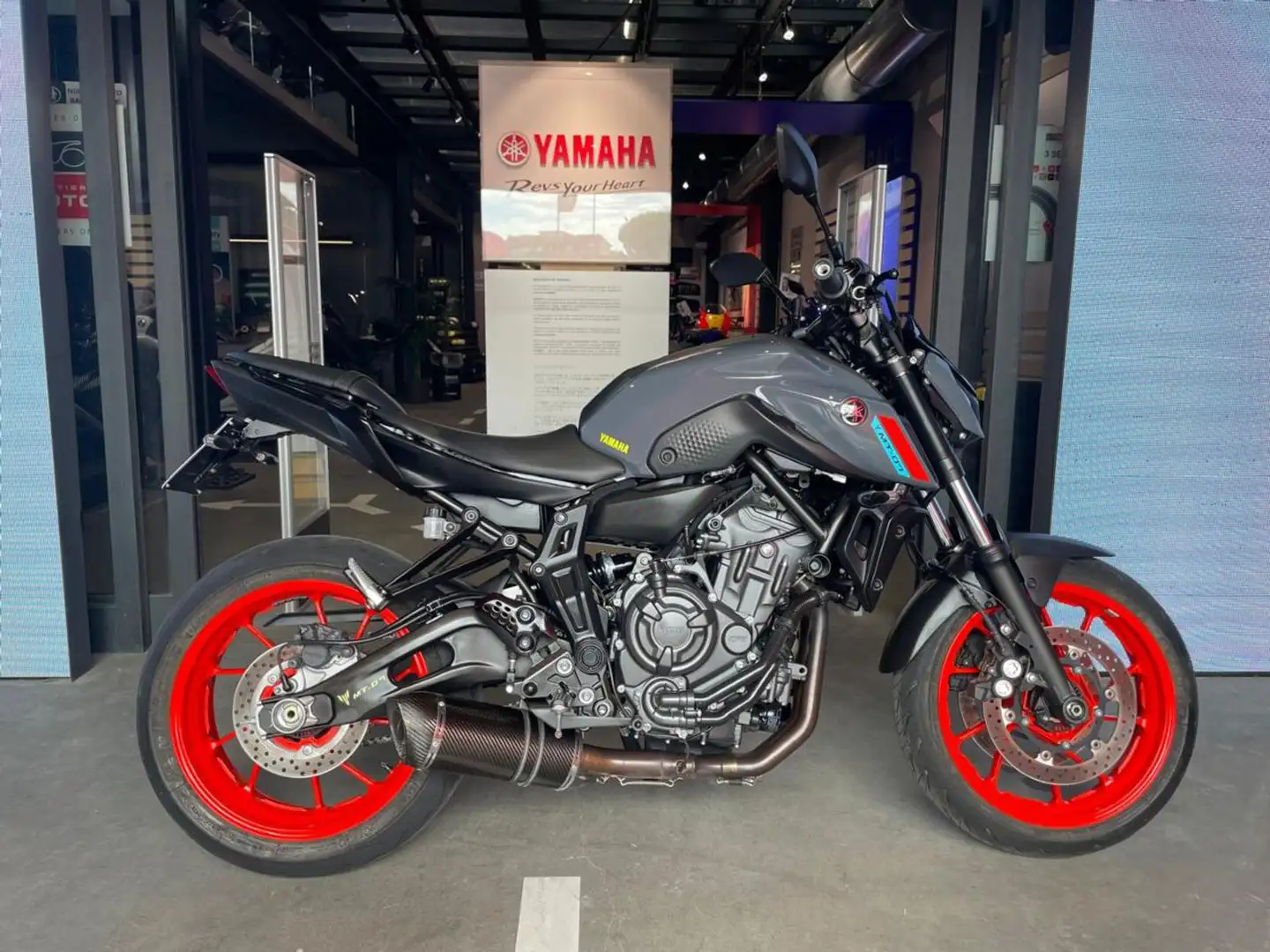 Yamaha MT-07 . Grigio - 1