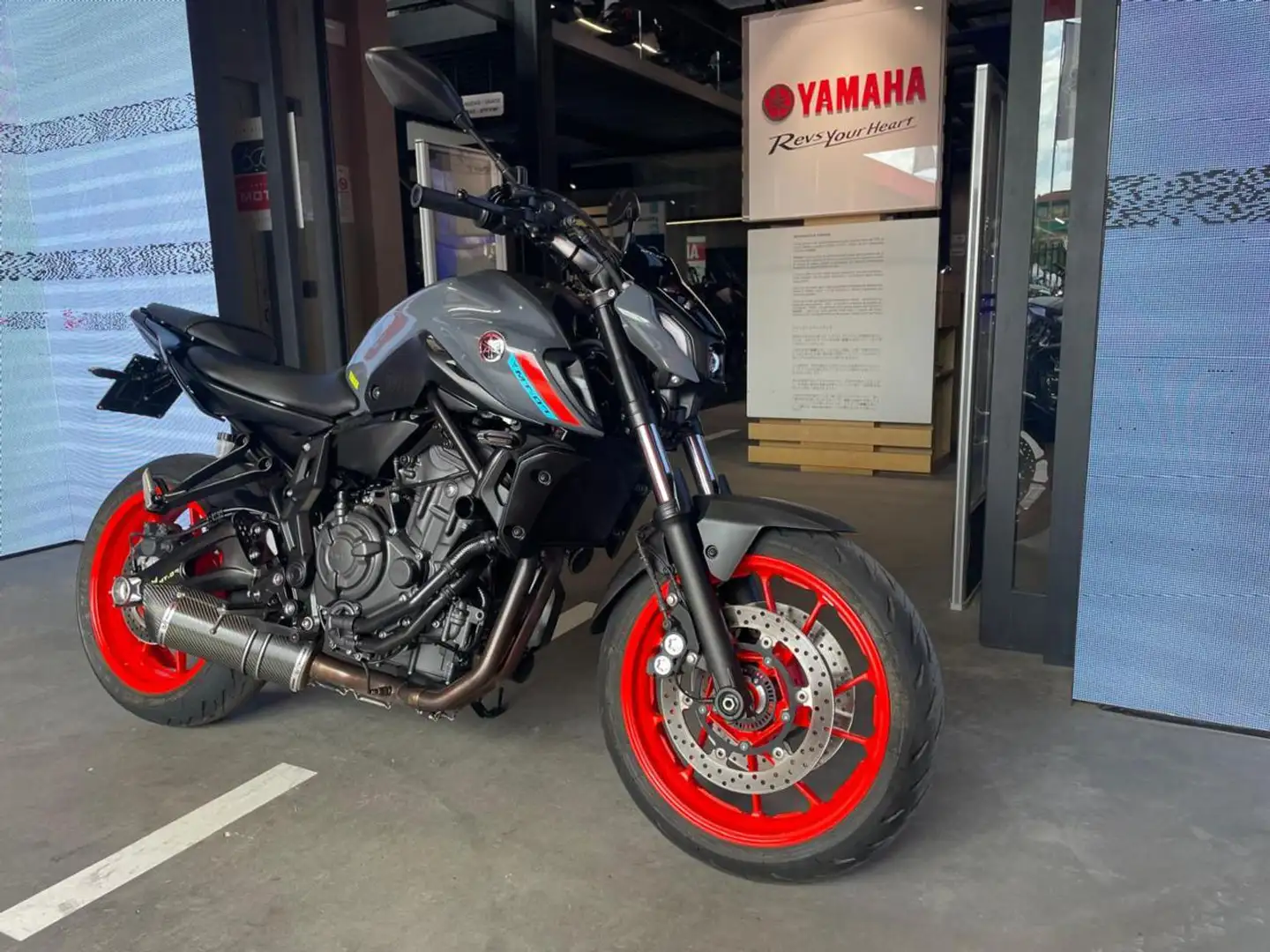 Yamaha MT-07 . Grigio - 2