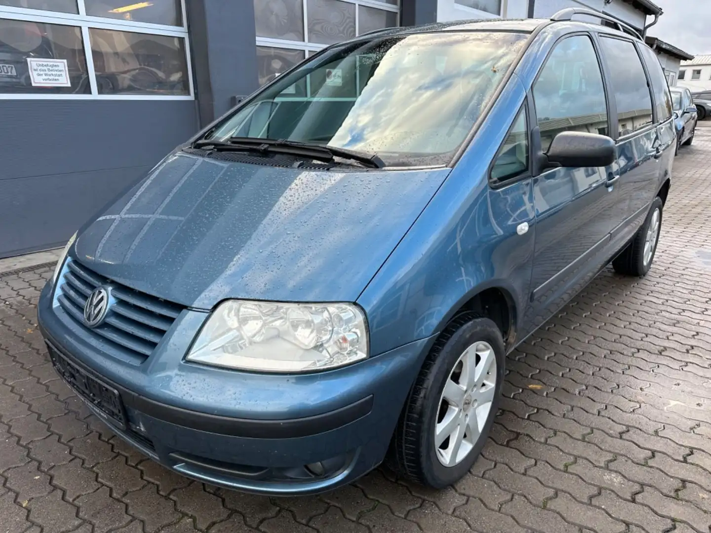 Volkswagen Sharan Family 1.9 TDI 7 Sitzer Modrá - 1
