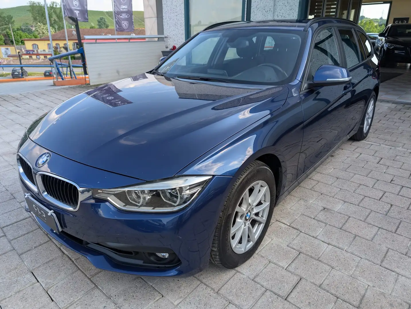 BMW 320 320d Touring Business Advantage Bleu - 2