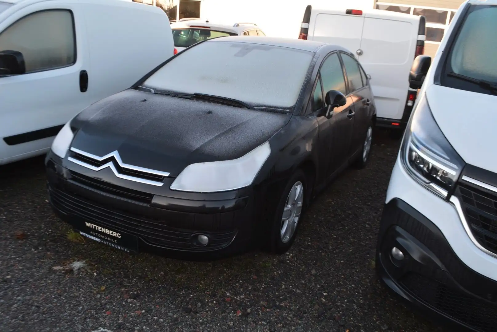 Citroen C4 Lim. Confort Schwarz - 1
