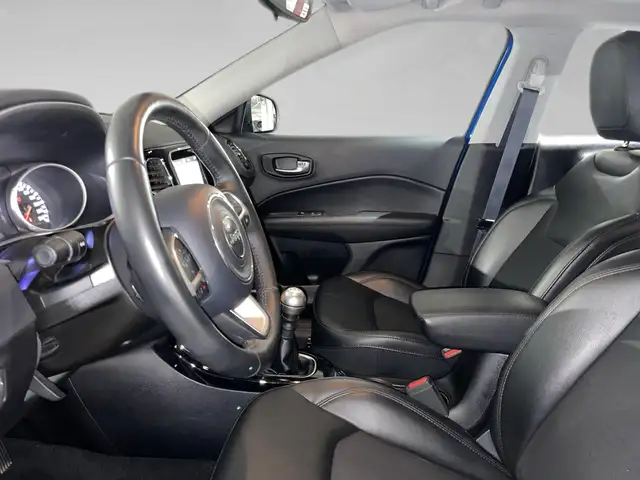 Jeep Compass view 4