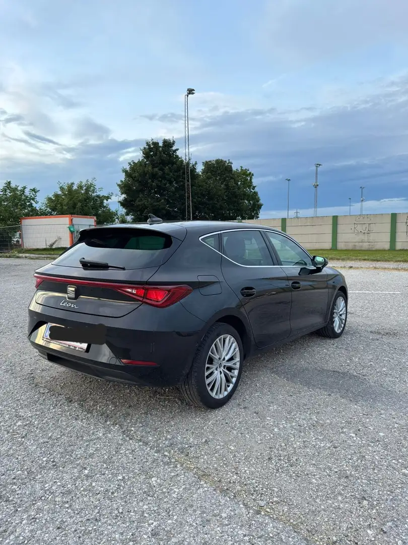 SEAT Leon Xcellence 1.0 TSI Schwarz - 2