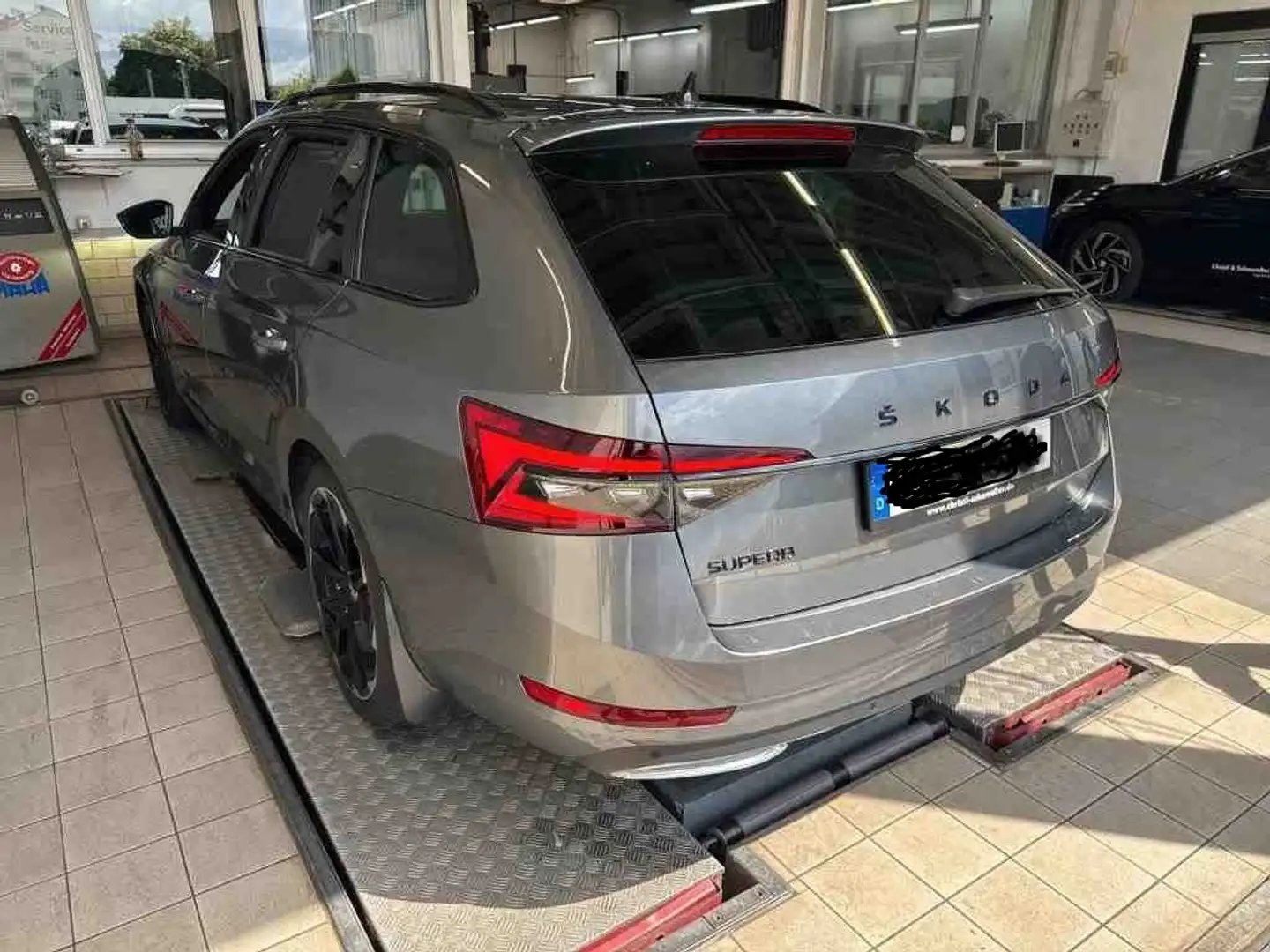 Skoda Superb Combi 2.0 TDI DSG SPORTLINE STANDHZG MATRIX PDC Grau - 2