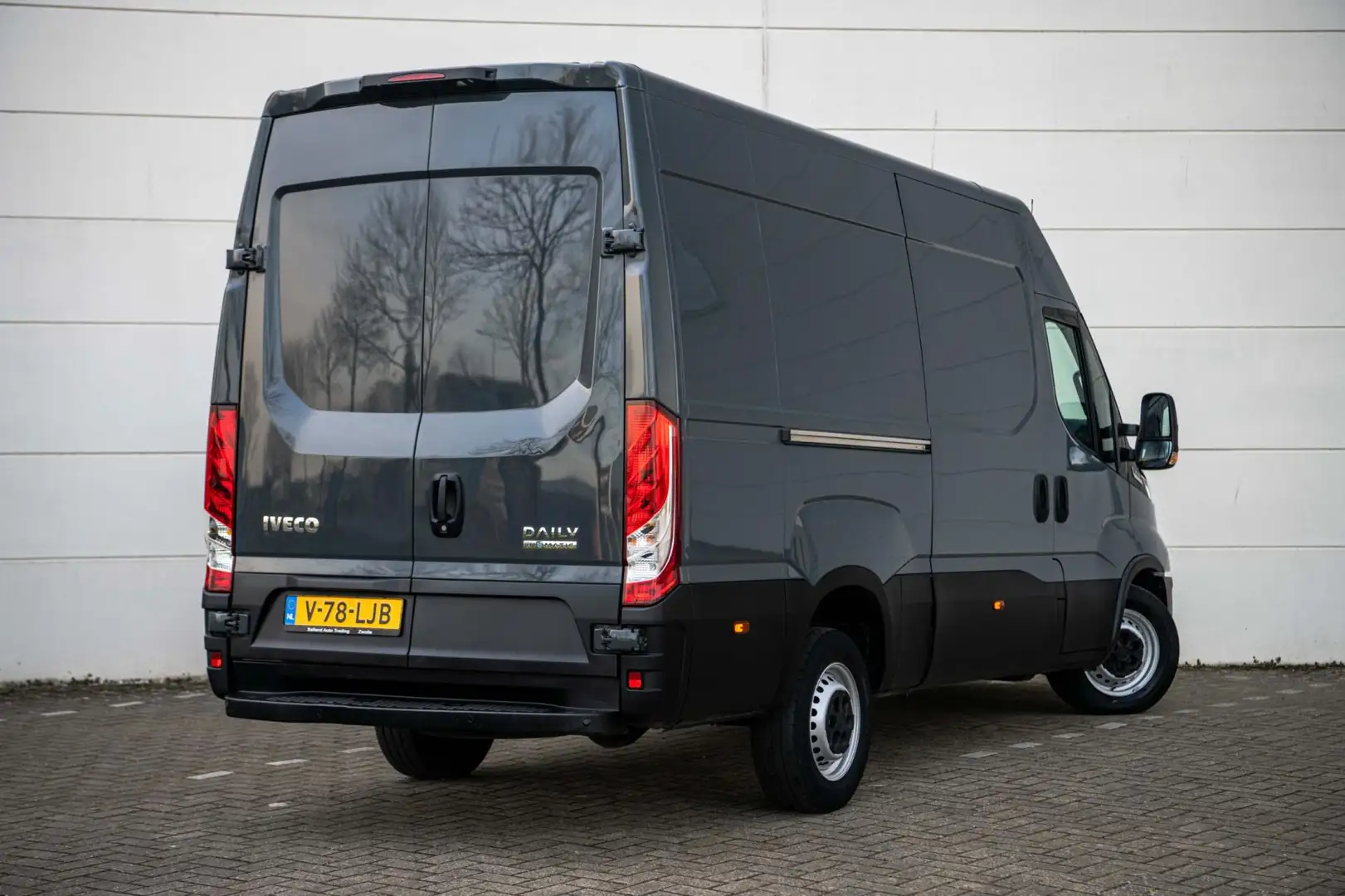Iveco Daily 35S180 3.0 180pk Automaat L2H2 |LED|Navi|Cruise|Ca Gris - 2