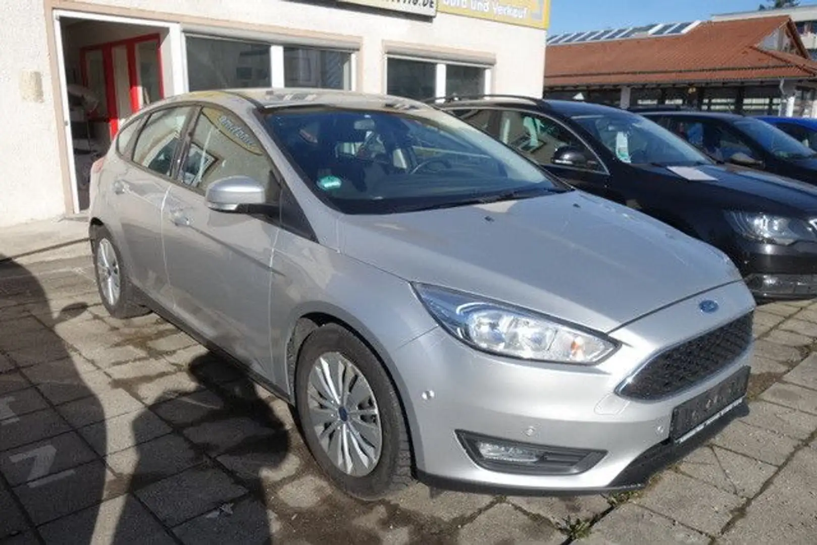 Ford Focus Lim. Business 1,5 / 110 K W Silber - 1