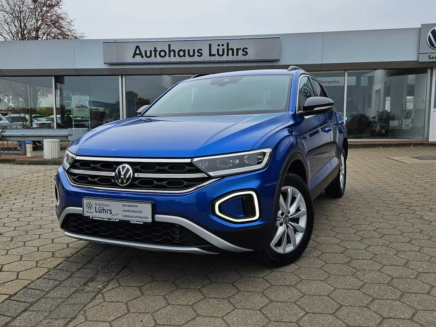 Volkswagen T-Roc Move 1.0 TSI 81kW Navi AHK LED Kamera SHZ Blau - 1
