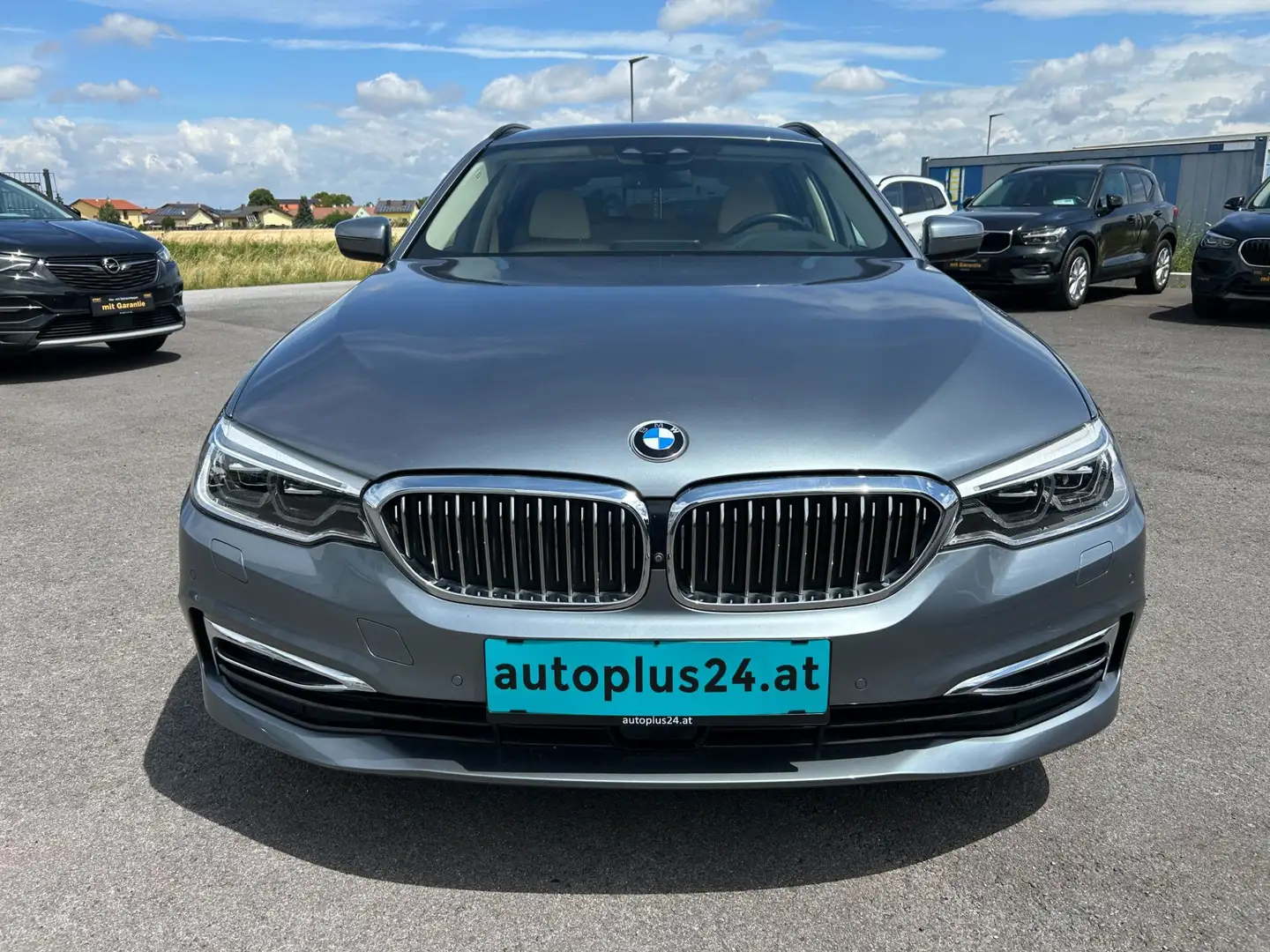 BMW 520 xDrive Touring Aut. Luxury Line Silber - 2