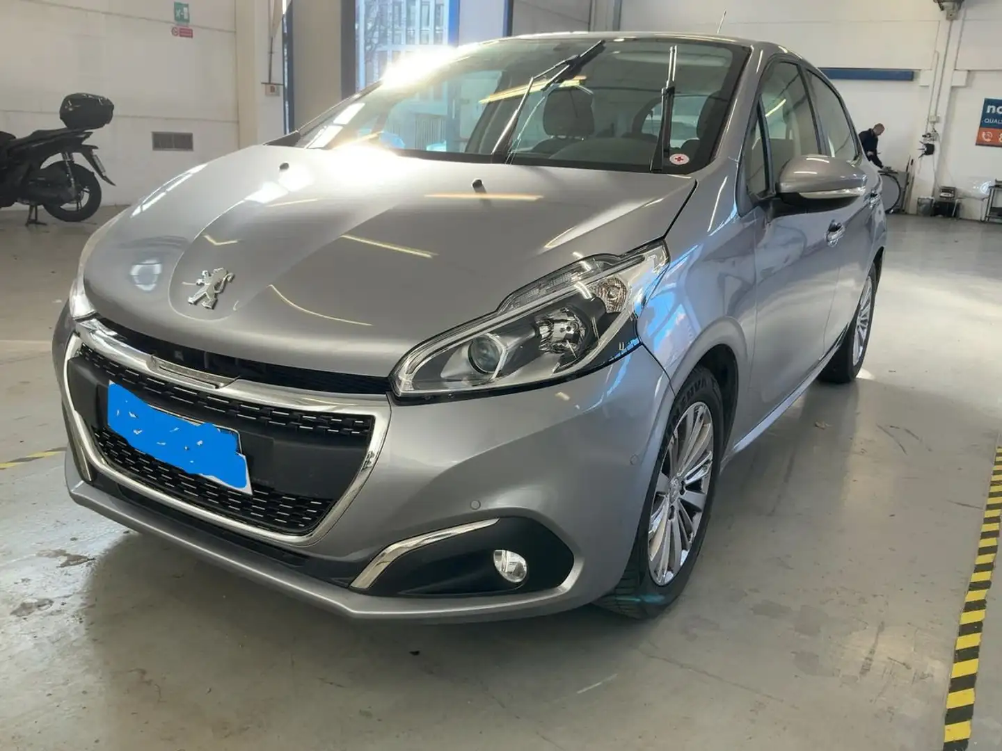 Peugeot 208 208 I 2015 5p 1.2 puretech Active s Gris - 1