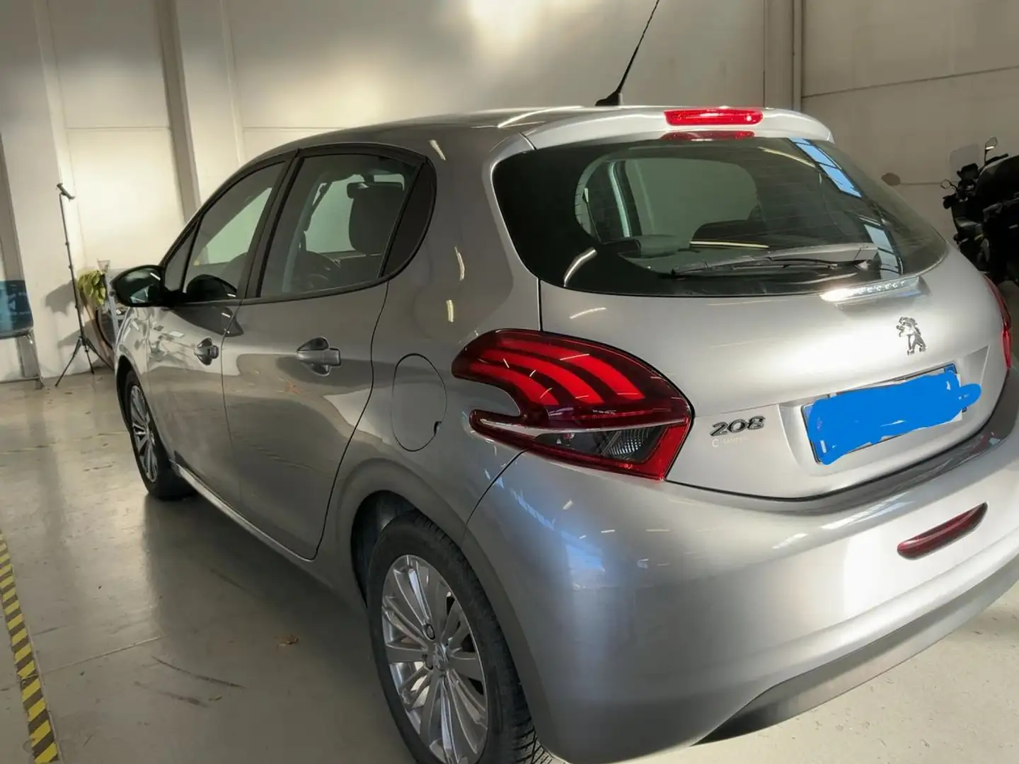 Peugeot 208 208 I 2015 5p 1.2 puretech Active s Gris - 2