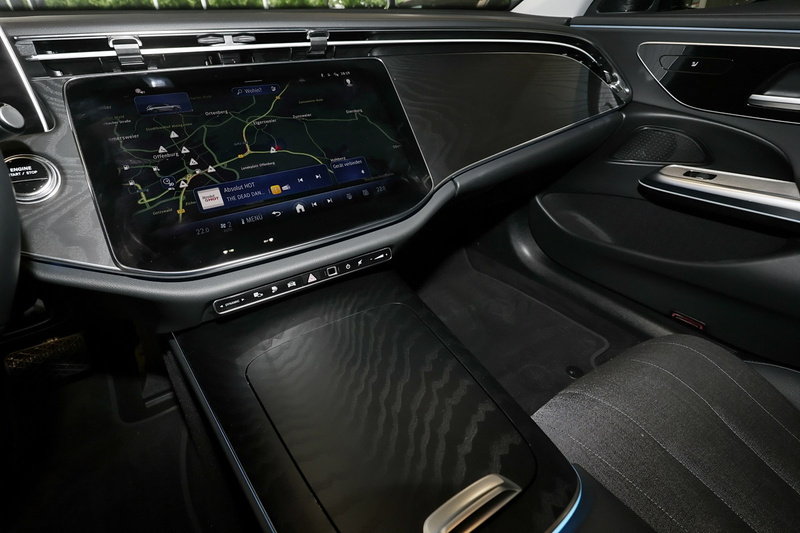 Mercedes-Benz E 300 de T AHK+DISTRO+TOTWINKEL+KEYLESS+LED+19" — photo 11