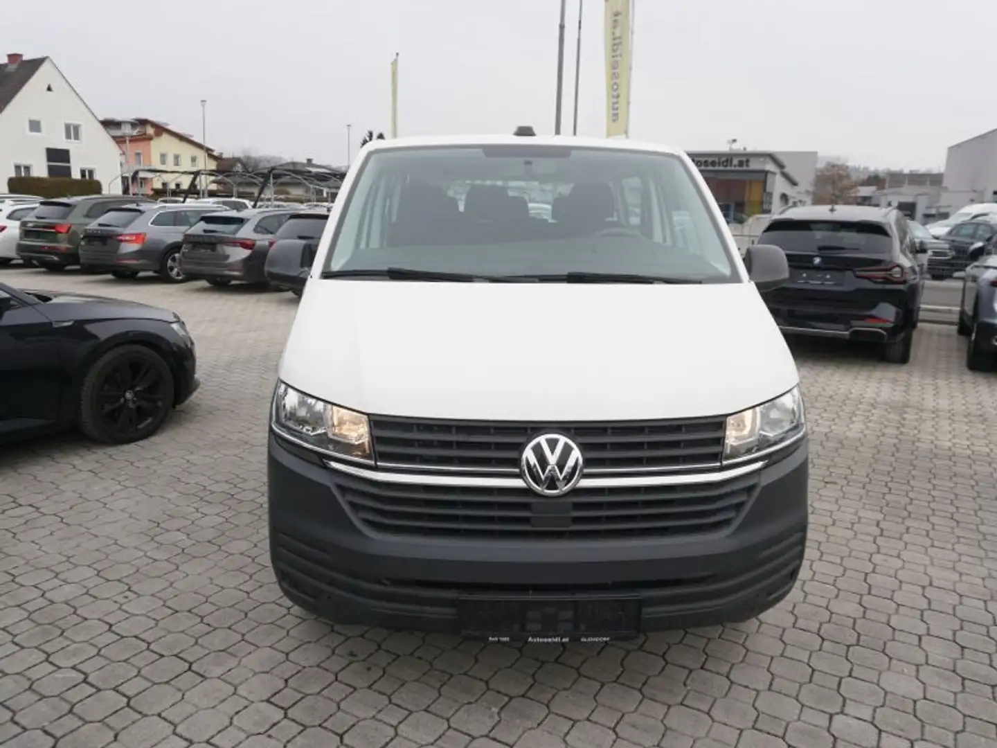 Volkswagen T6.1 Kombi 2,0 Entry TDI *9-SITZE* Weiß - 2