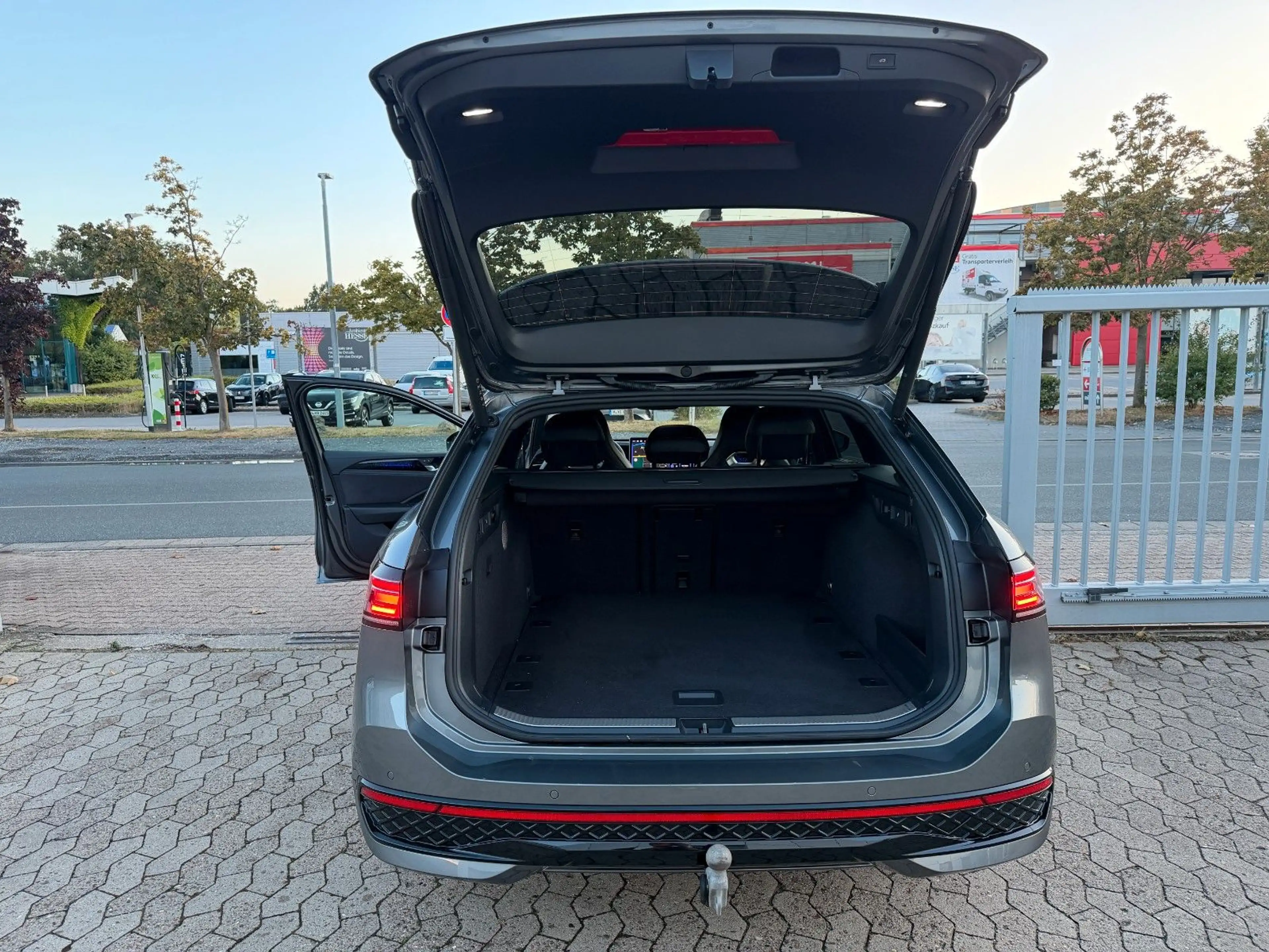 Volkswagen Passat Variant Passat 2.0 TDI R-line AHK*ACC*LANE*SIDE*360°*DCC — photo 14