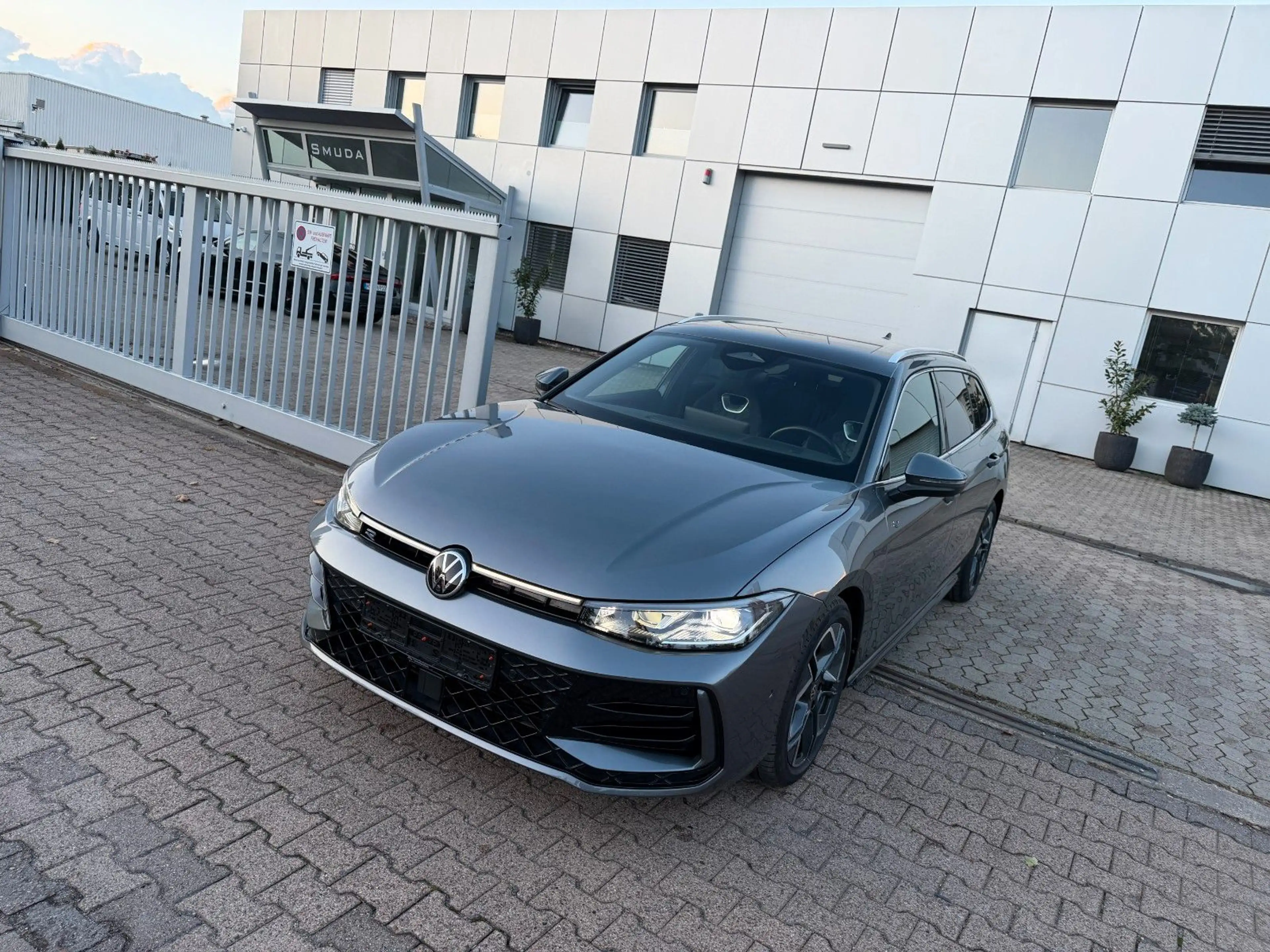 Volkswagen Passat Variant Passat 2.0 TDI R-line AHK*ACC*LANE*SIDE*360°*DCC