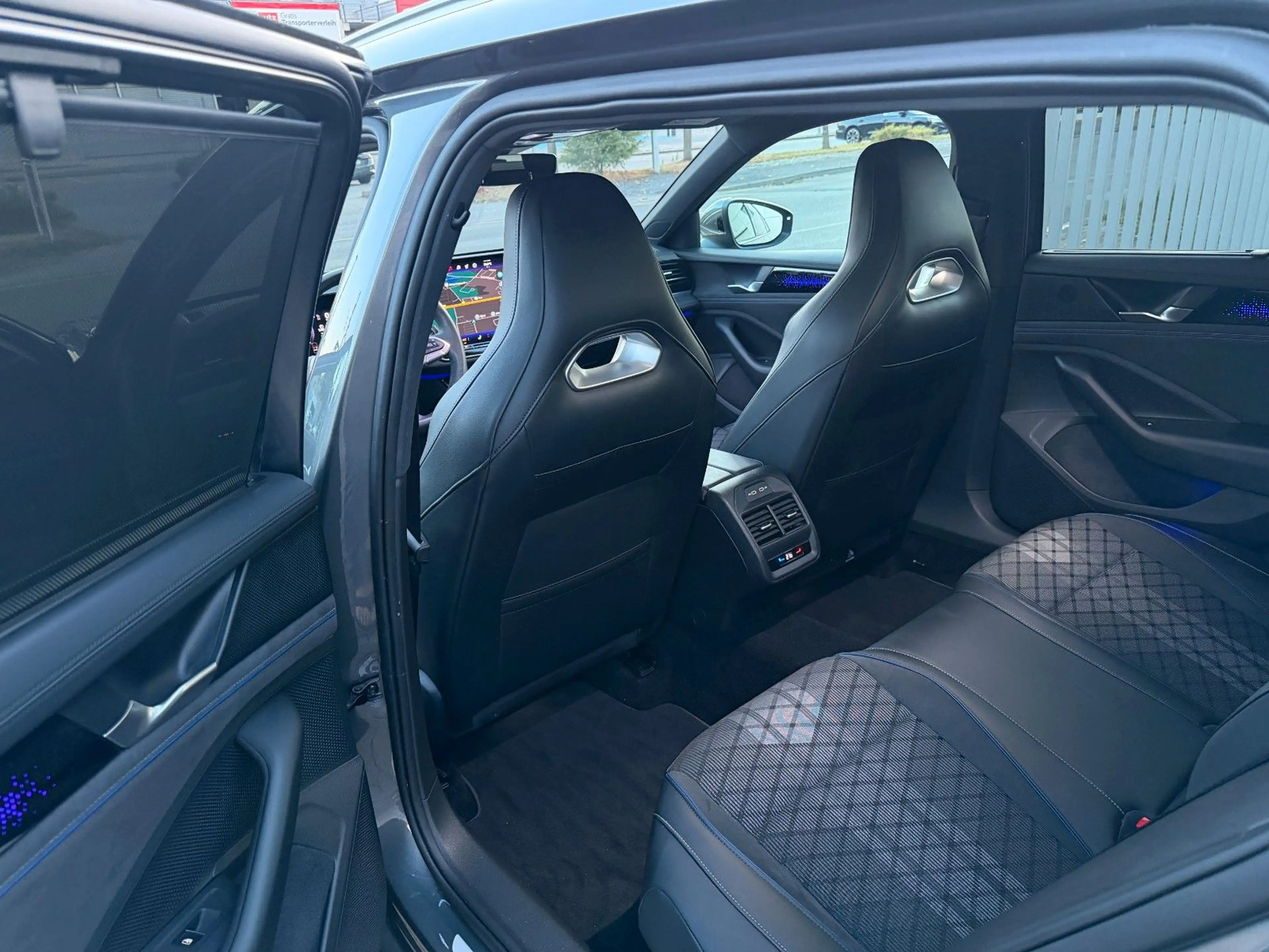 Volkswagen Passat Variant Passat 2.0 TDI R-line AHK*ACC*LANE*SIDE*360°*DCC — photo 12