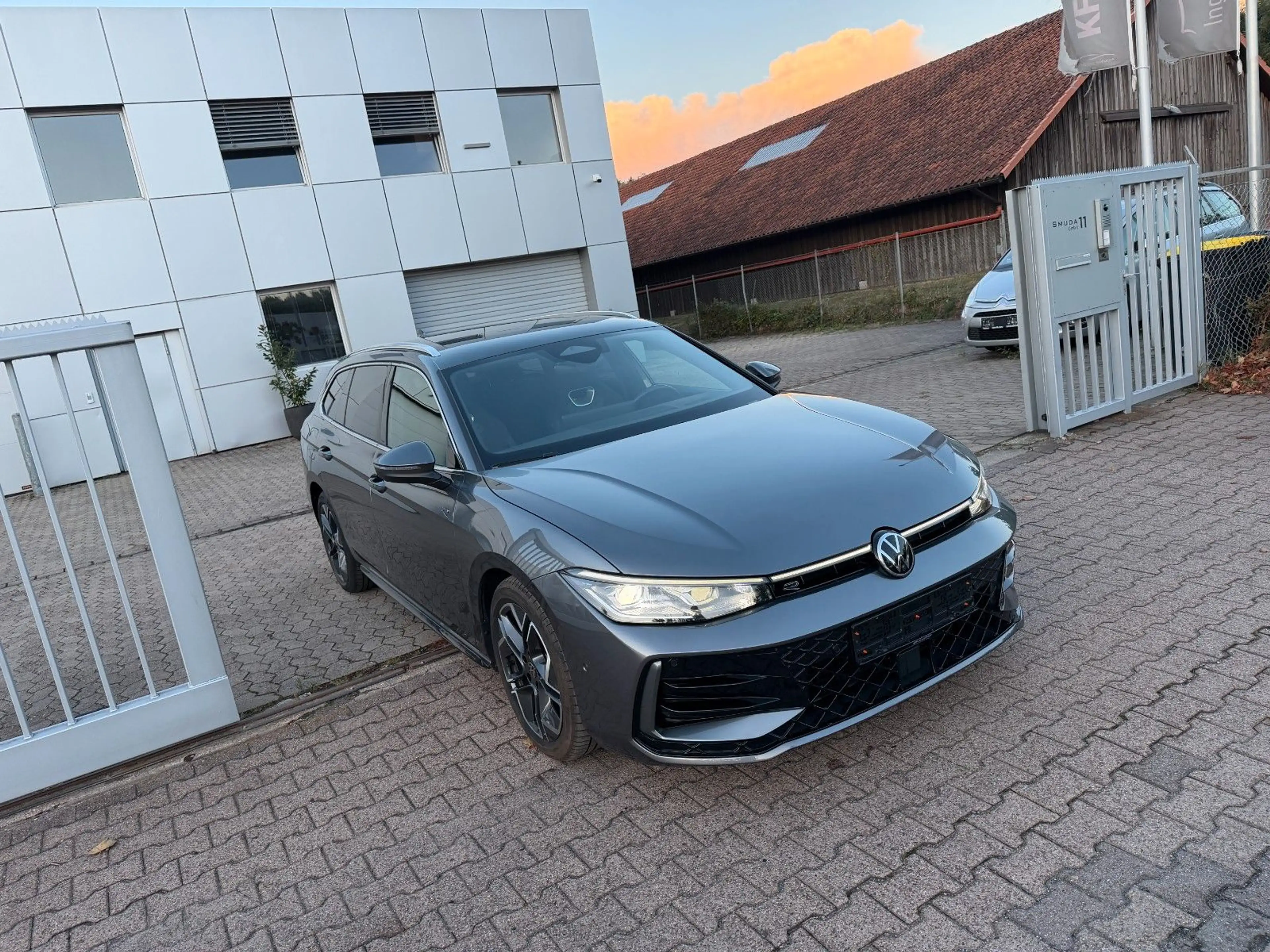 Volkswagen Passat Variant Passat 2.0 TDI R-line AHK*ACC*LANE*SIDE*360°*DCC — photo 4