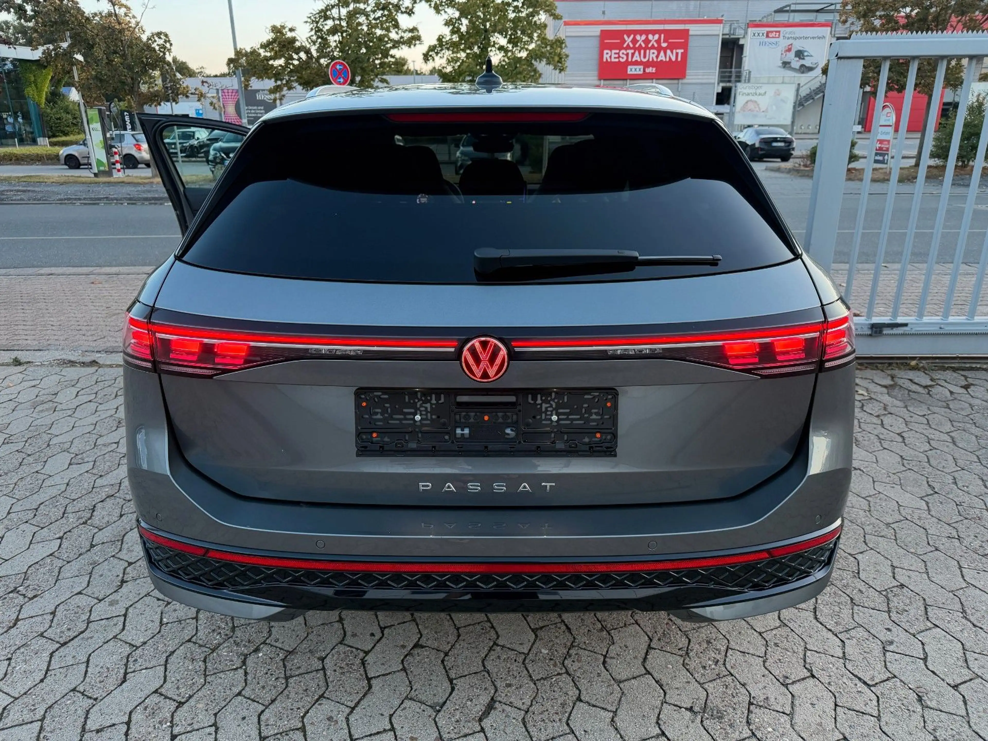 Volkswagen Passat Variant Passat 2.0 TDI R-line AHK*ACC*LANE*SIDE*360°*DCC — photo 13