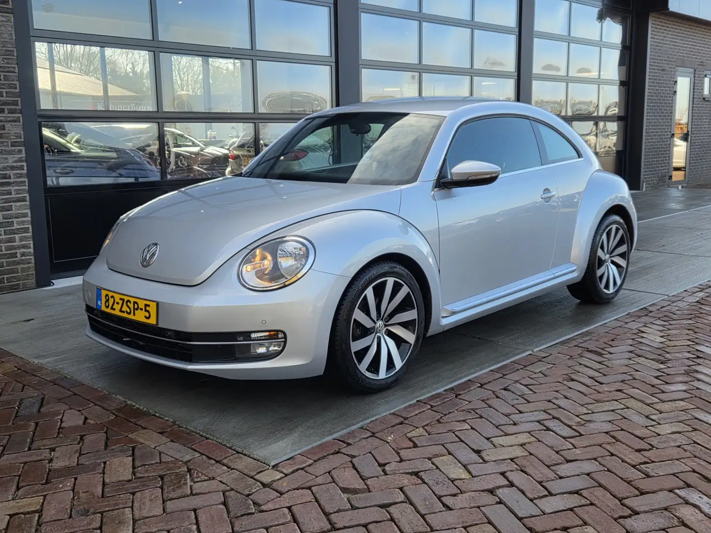 Volkswagen Beetle 1.2 TSI Design DSG Automaat Grau - 1