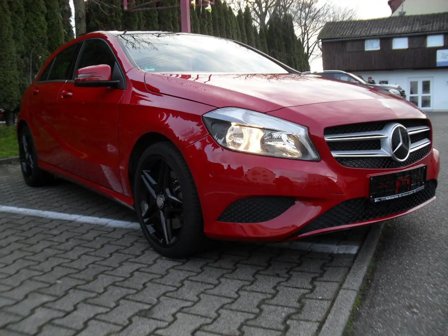 Mercedes-Benz A 250 A-Klasse 7G-DCT AMG Line Rot - 2