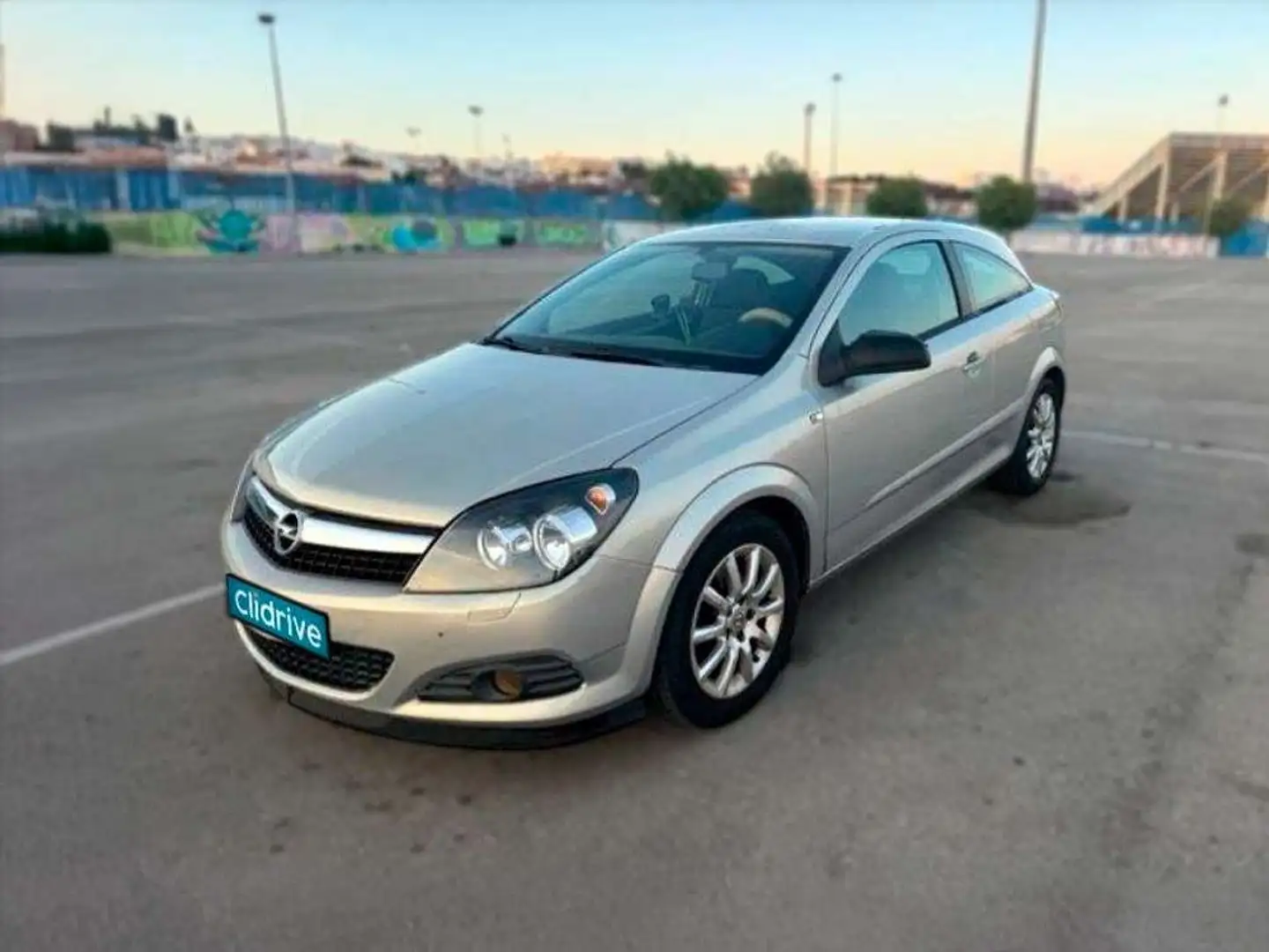 Opel Astra GTC 1.3CDTi Essentia Gris - 2