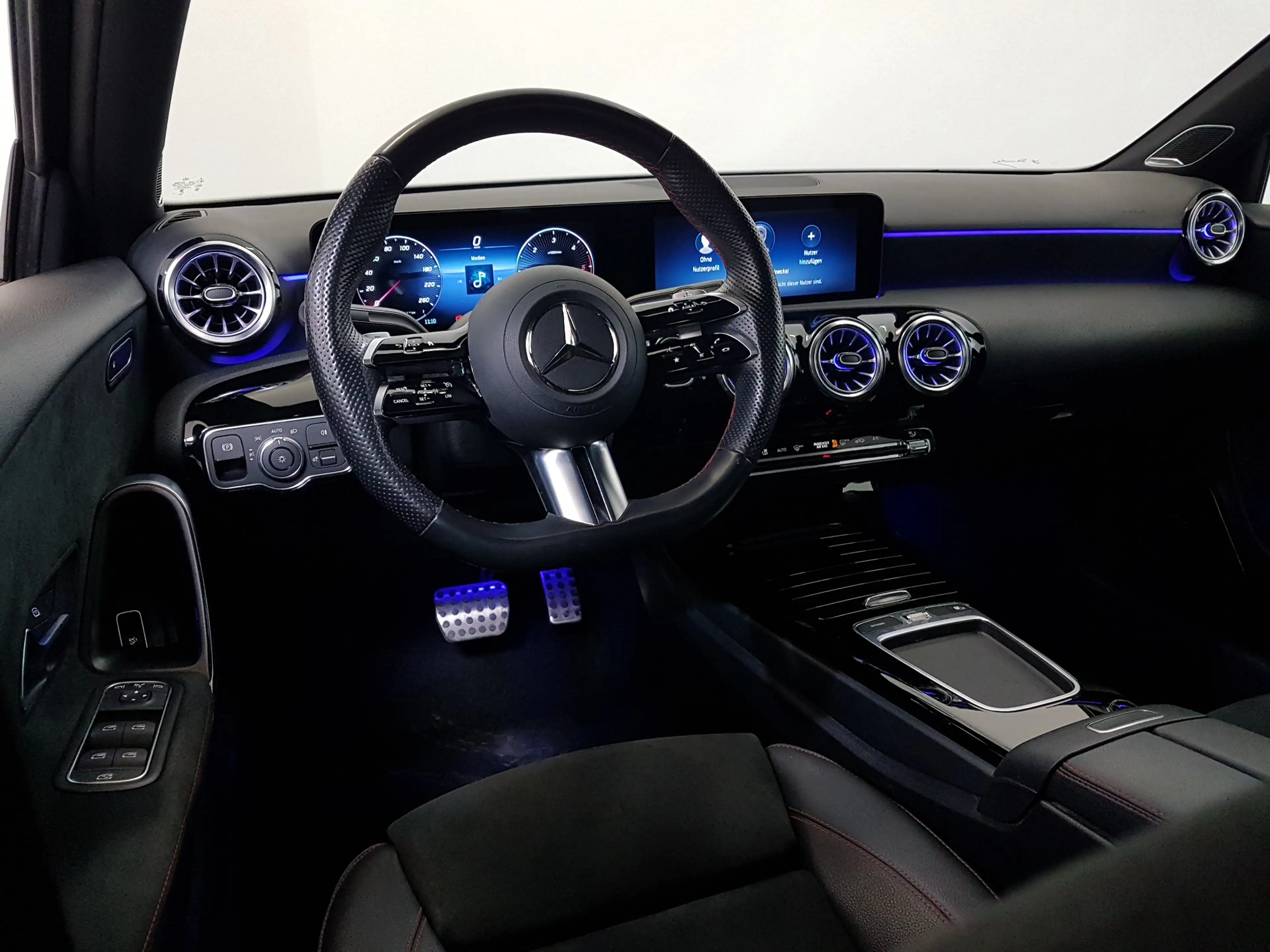 Mercedes-Benz A 200 d Limousine AMG Line Facelift Burmester Ambient — photo 15
