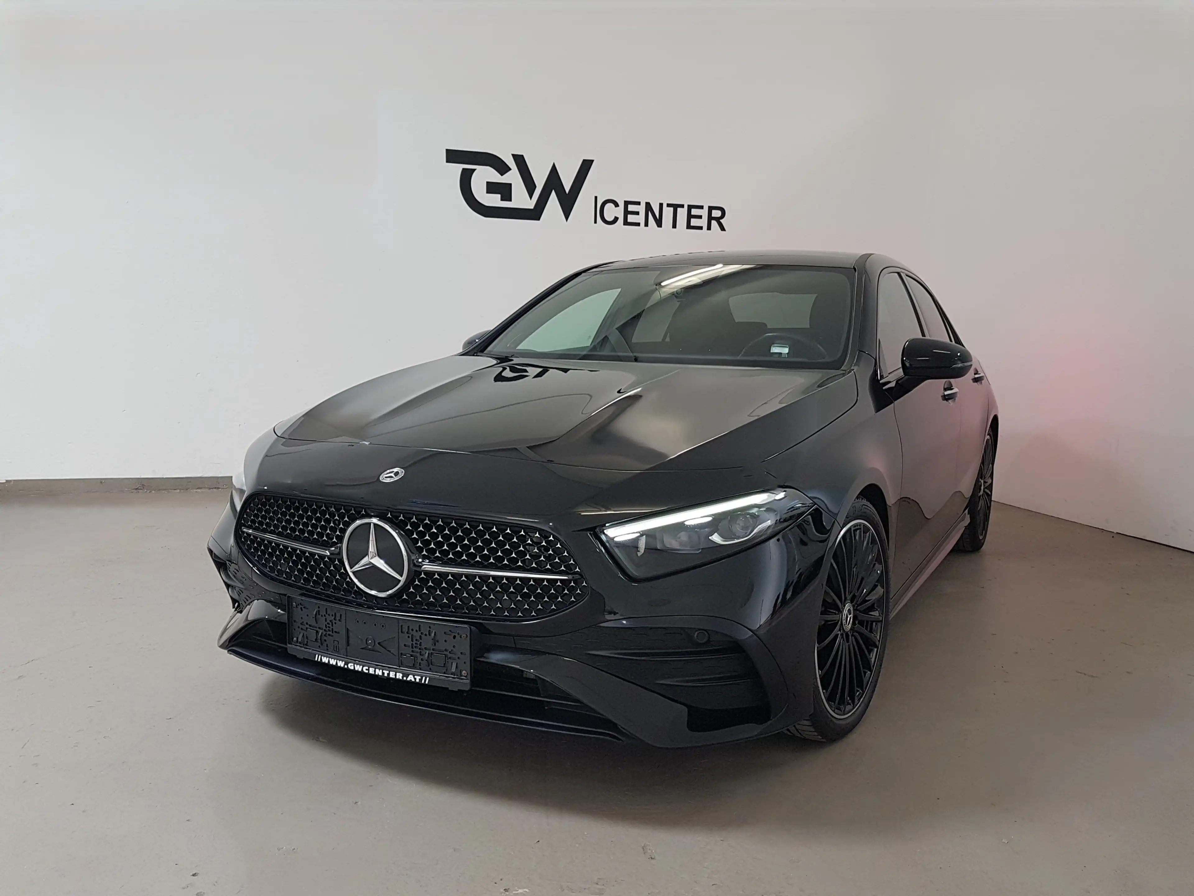 Mercedes-Benz A 200 d Limousine AMG Line Facelift Burmester Ambient — photo 3