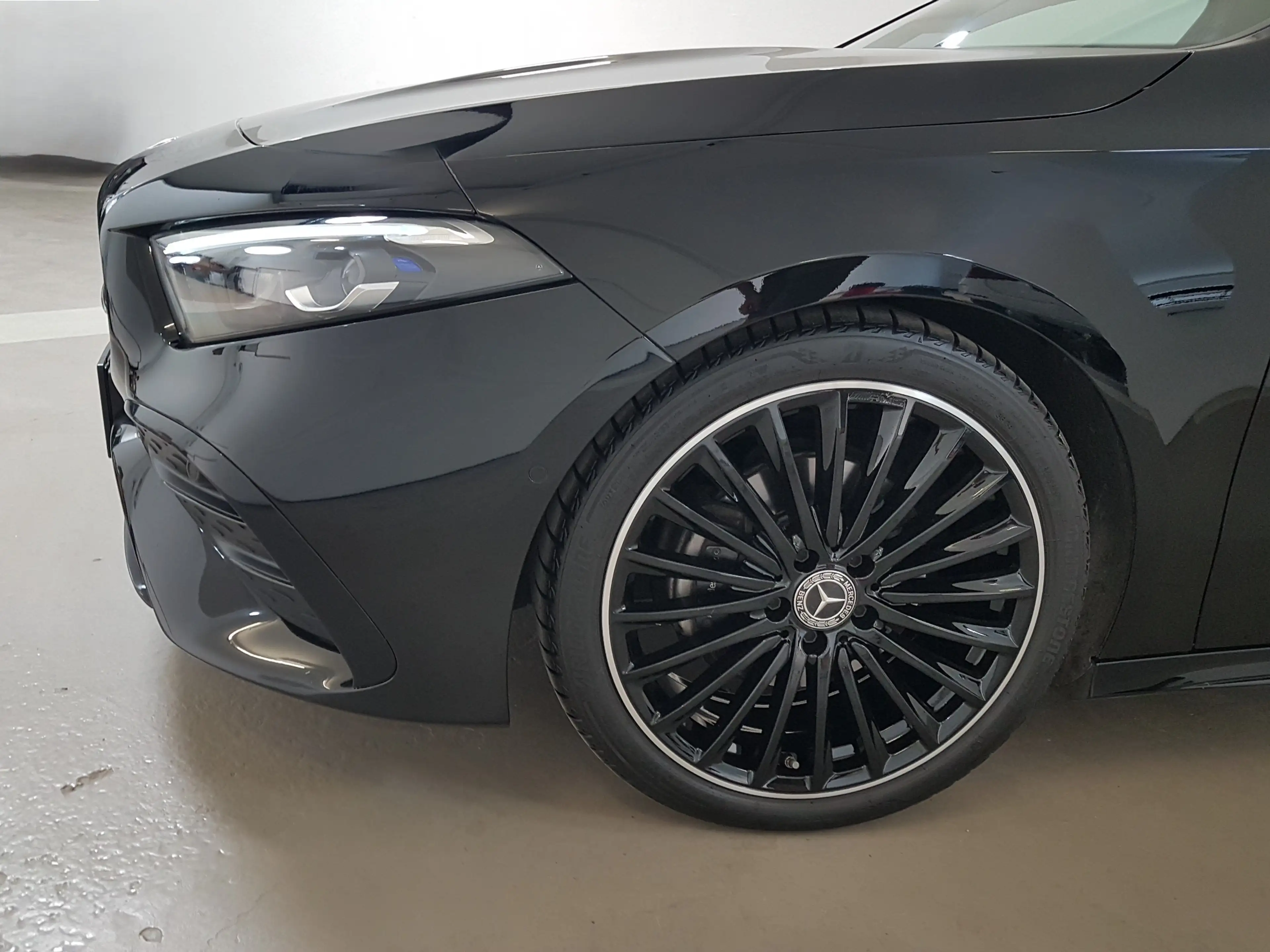 Mercedes-Benz A 200 d Limousine AMG Line Facelift Burmester Ambient — photo 8