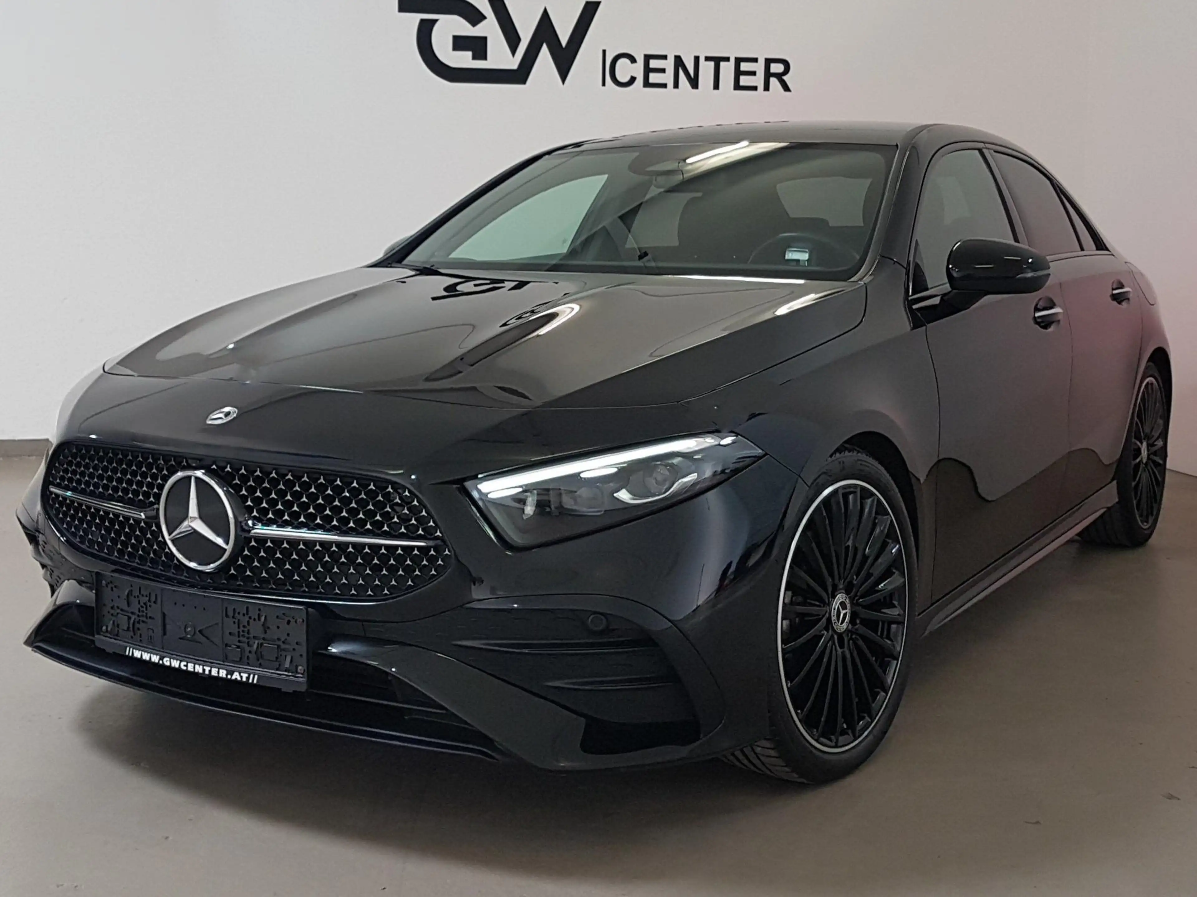 Mercedes-Benz A 200 d Limousine AMG Line Facelift Burmester Ambient — photo 6