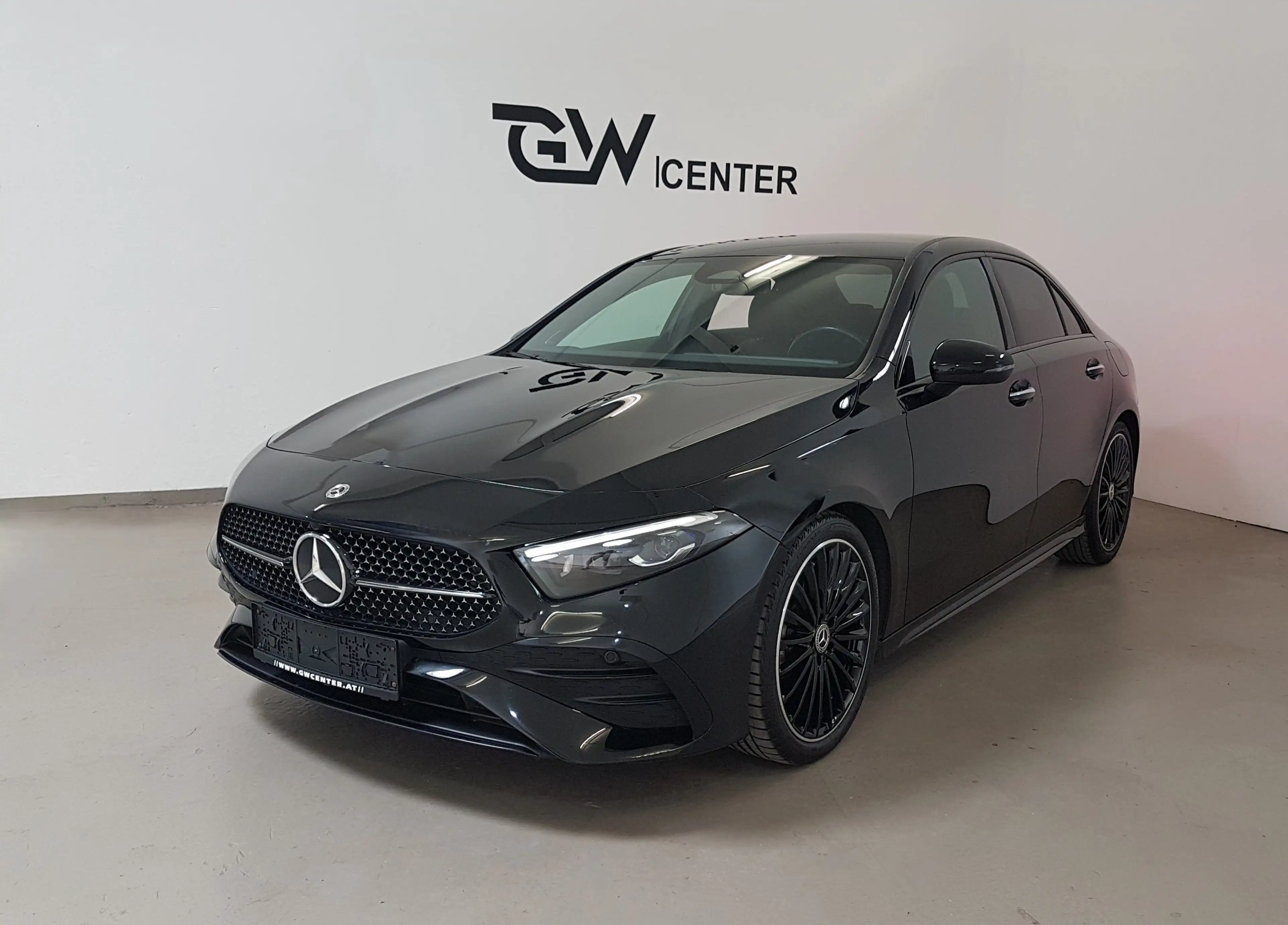 Mercedes-Benz A 200 d Limousine AMG Line Facelift Burmester Ambient — photo 11