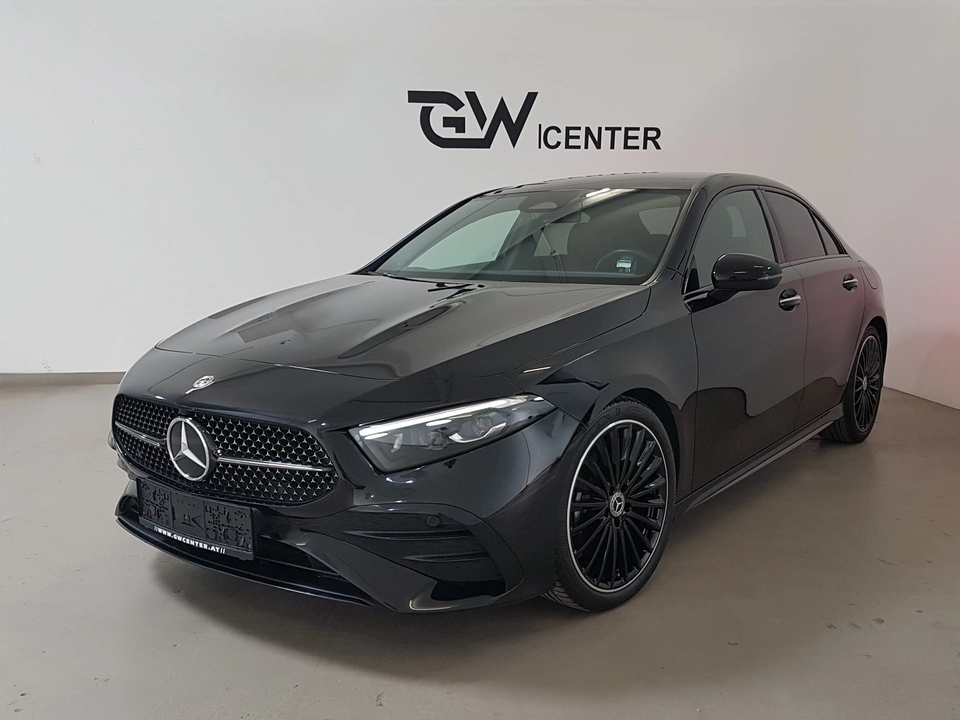 Mercedes-Benz A 200 d Limousine AMG Line Facelift Burmester Ambient — photo 4