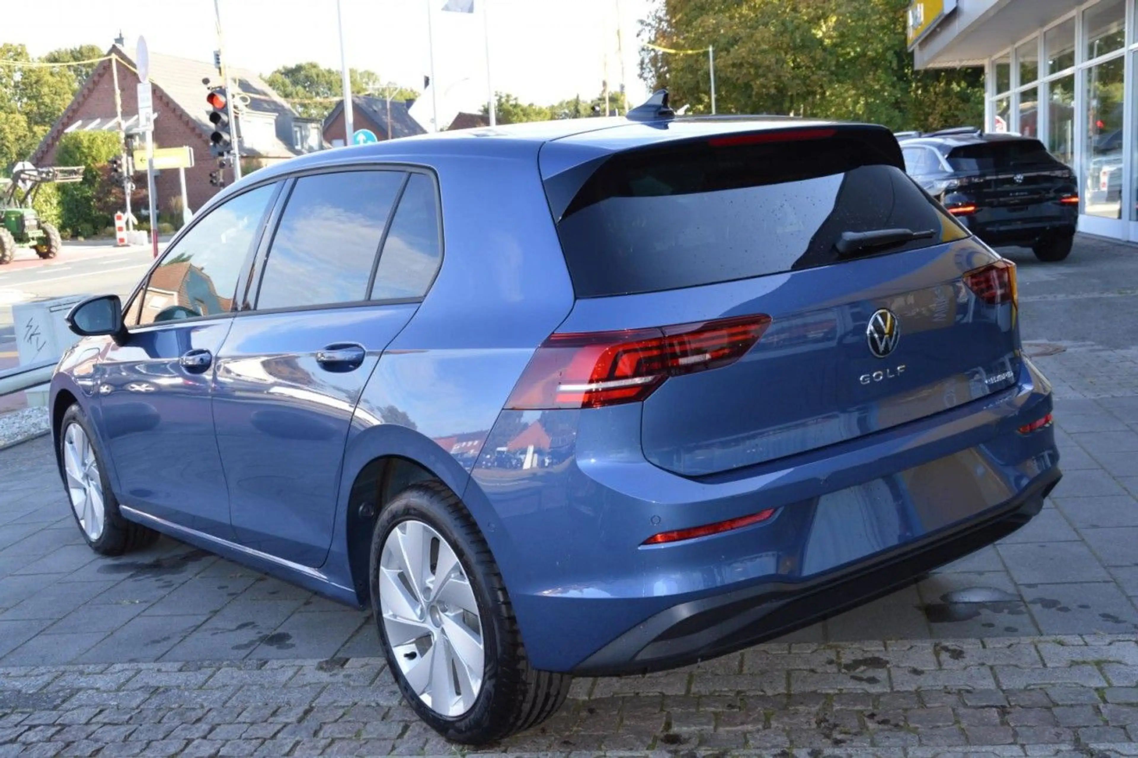 Volkswagen Golf VIII Lim. 1.5 TSI eHybrid Life SHZ / KAMERA — photo 4