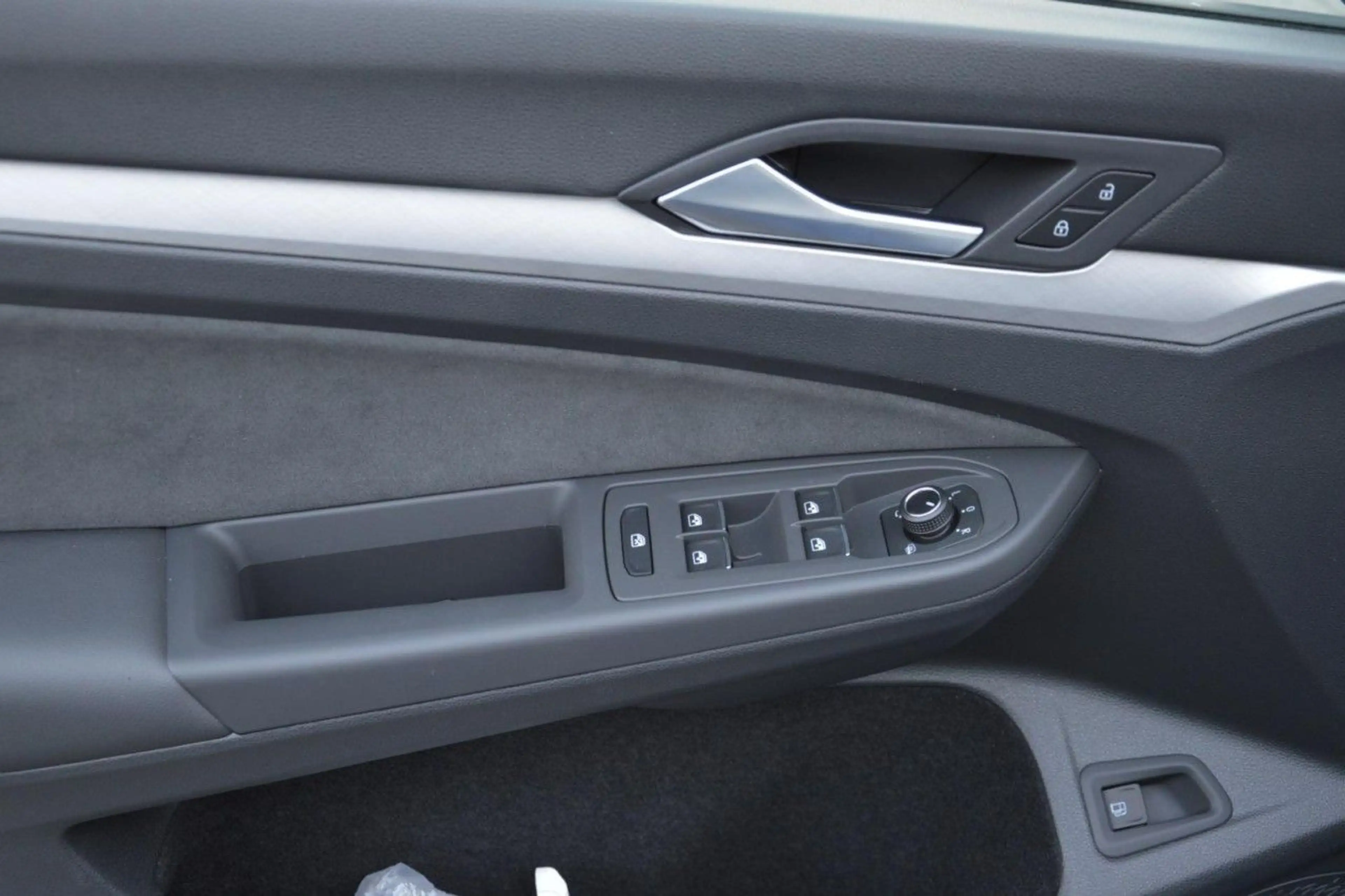 Volkswagen Golf VIII Lim. 1.5 TSI eHybrid Life SHZ / KAMERA — photo 9