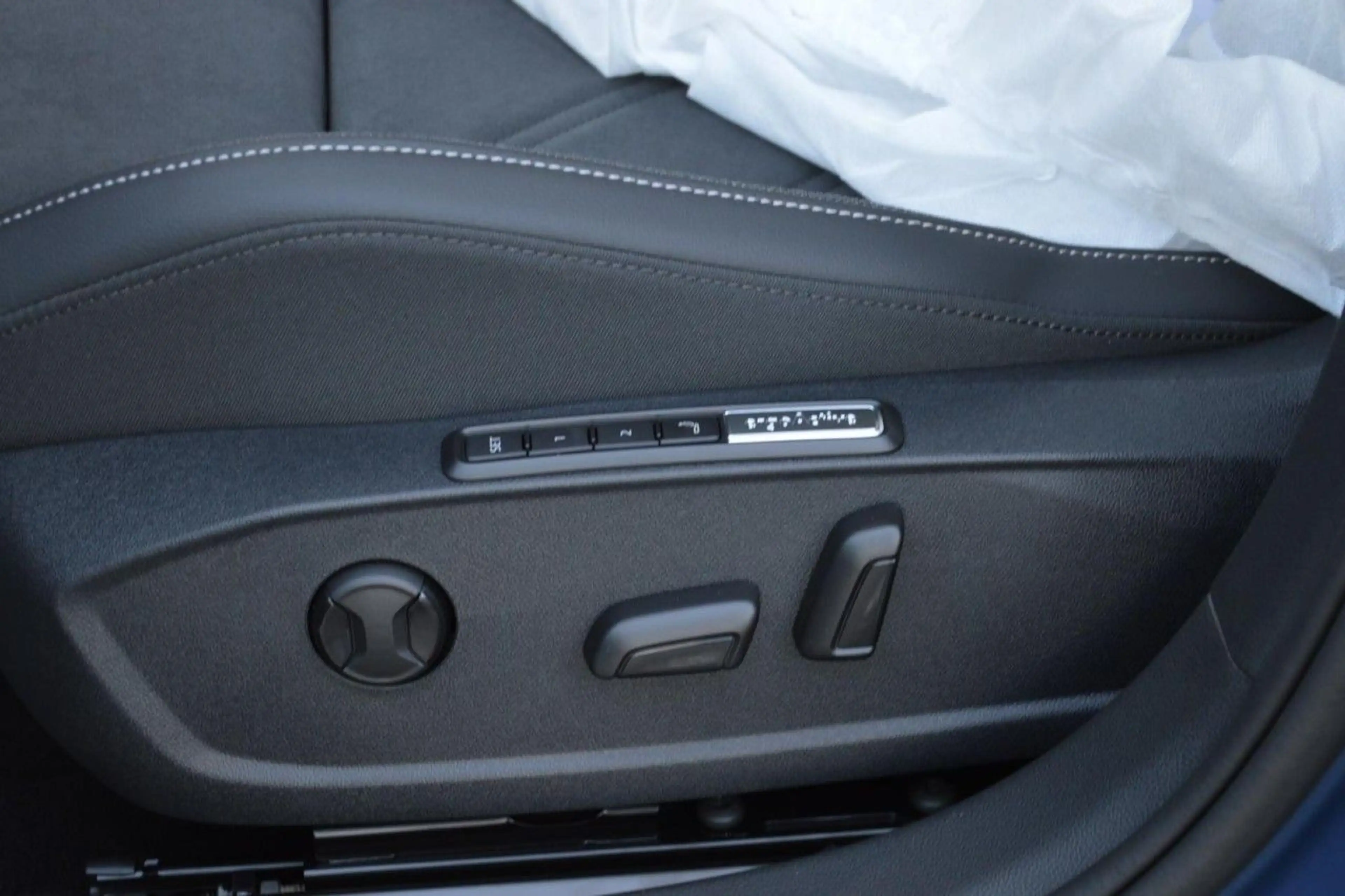 Volkswagen Golf VIII Lim. 1.5 TSI eHybrid Life SHZ / KAMERA — photo 11