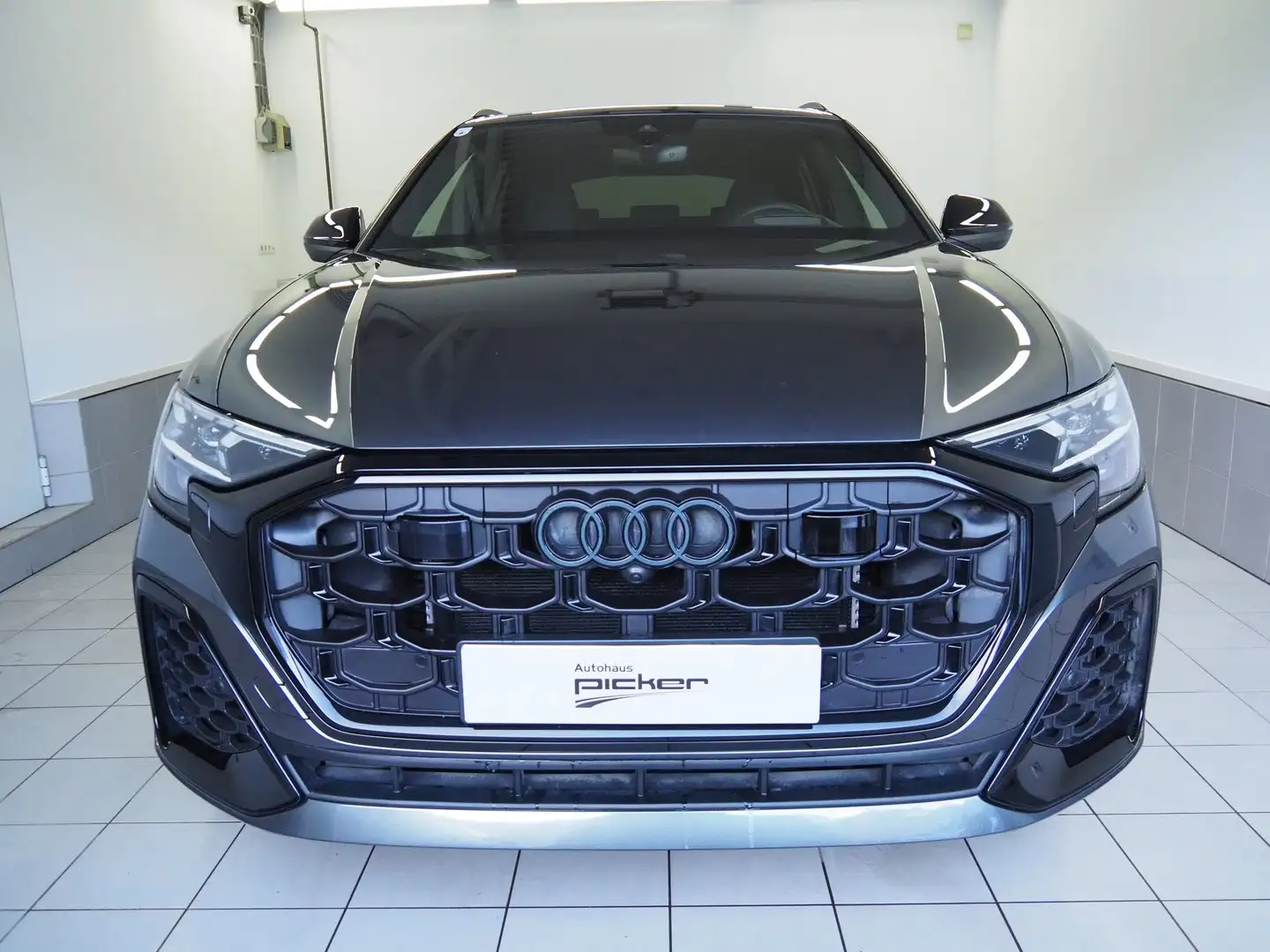 Audi Q8 TFSI e quattro 290 kW Grau - 2