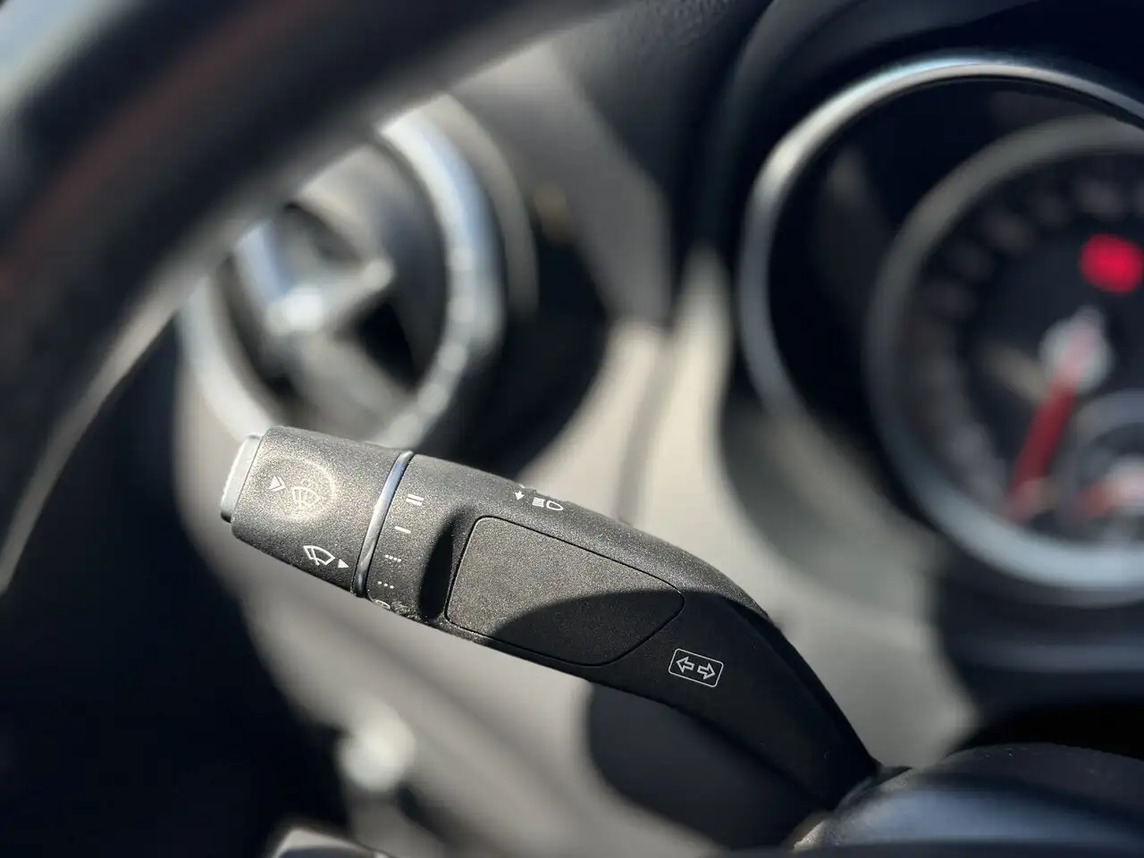 Mercedes-Benz CLA снимка Mercedes-Benz CLA