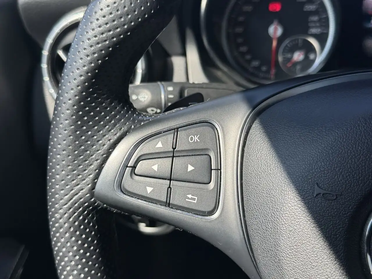 Mercedes-Benz CLA снимка Mercedes-Benz CLA