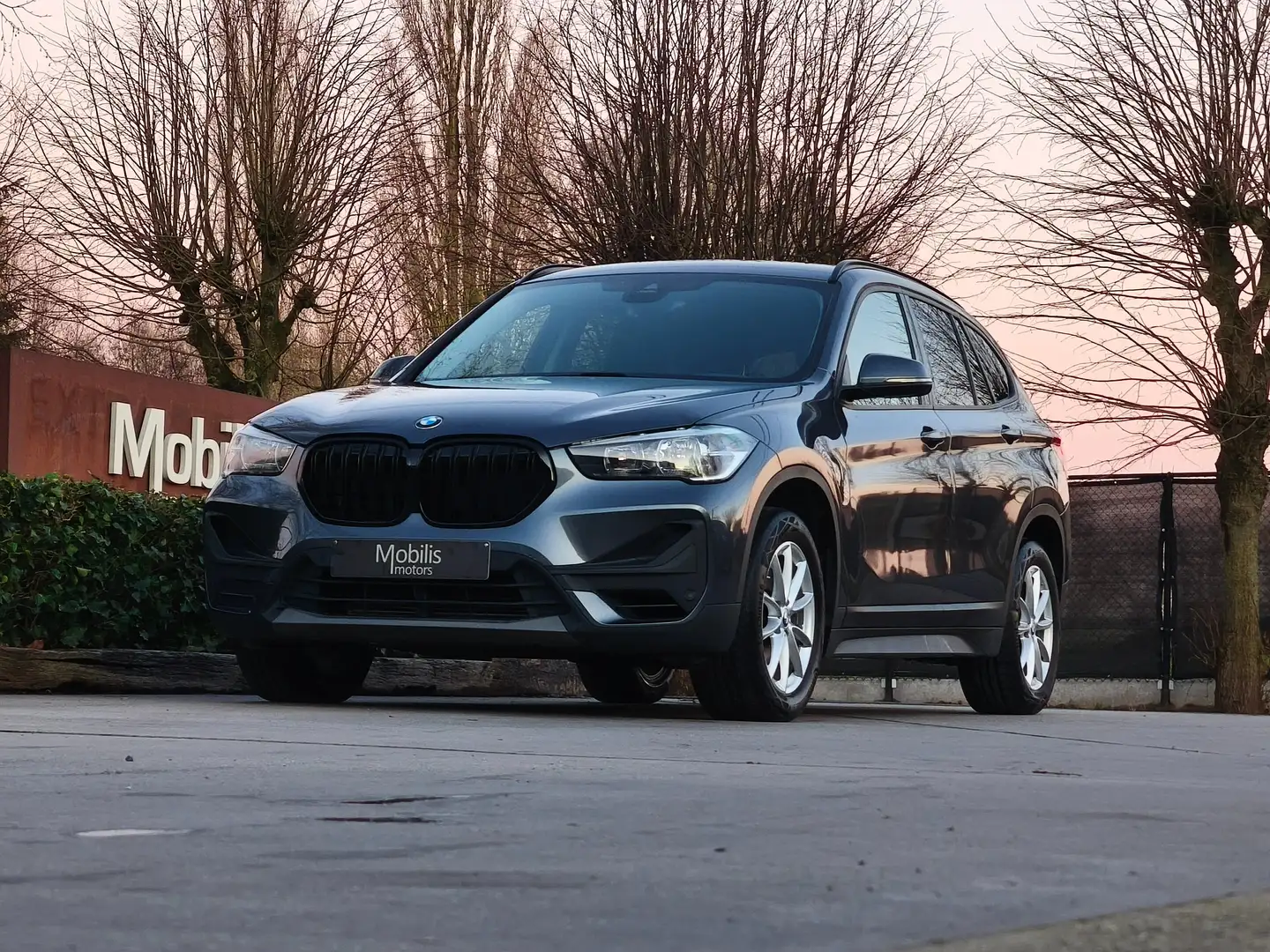 BMW X1 1.5i sDrive18i Camera/NaviPro/Trekhaak/Facelift! Gris - 1