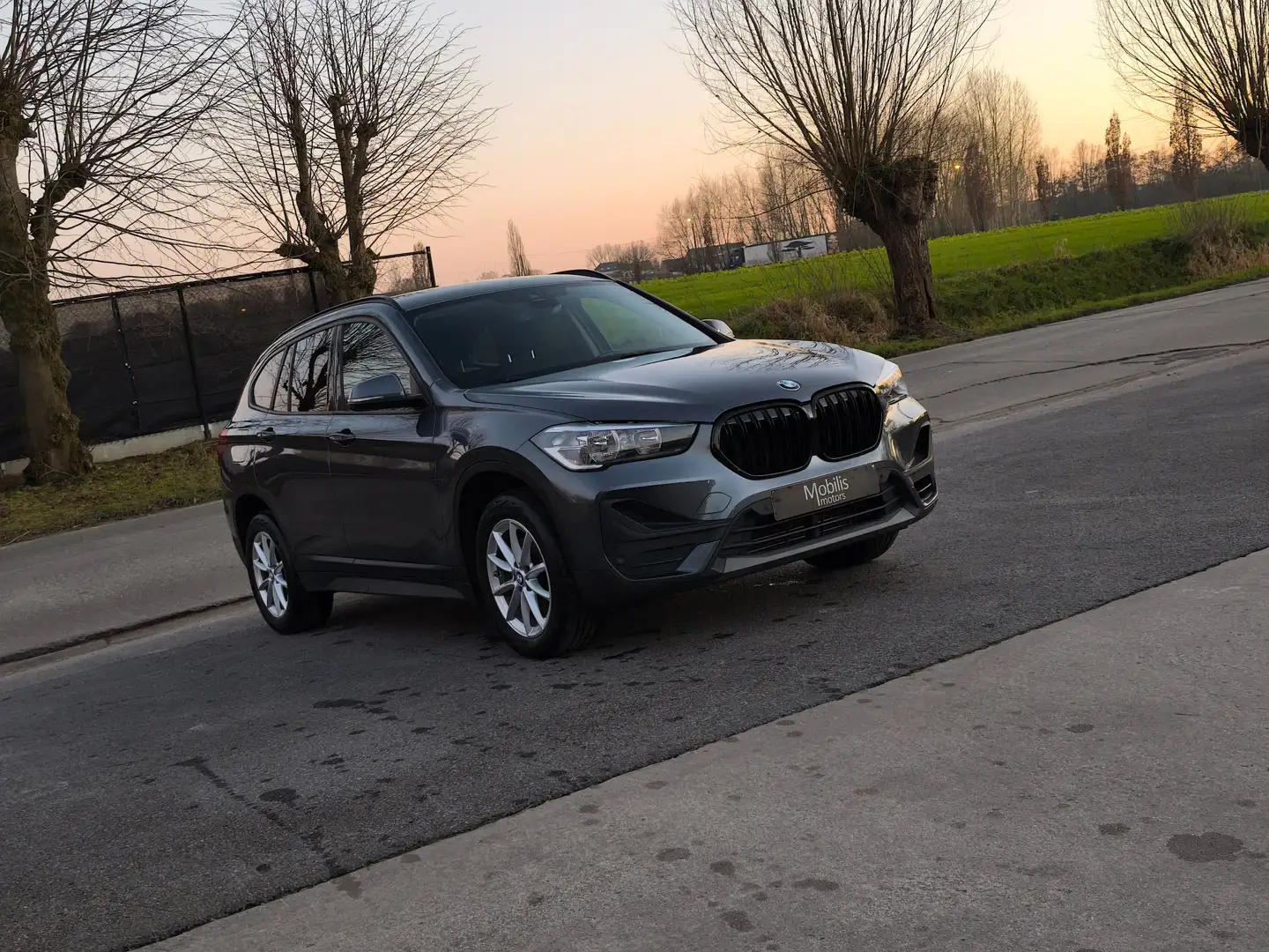 BMW X1 1.5i sDrive18i Camera/NaviPro/Trekhaak/Facelift! Gris - 2