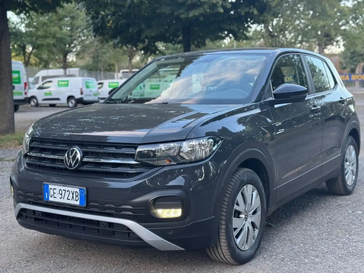 Volkswagen T-Cross 1.0 TSI Urban + GPL Grau - 2