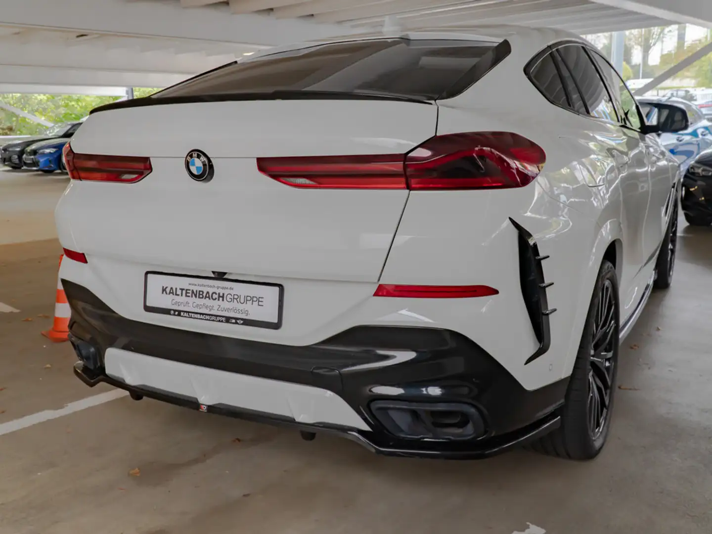 BMW X6 xDrive 30d M-Sport PANO AHK HUD 360° LASER Weiß - 2