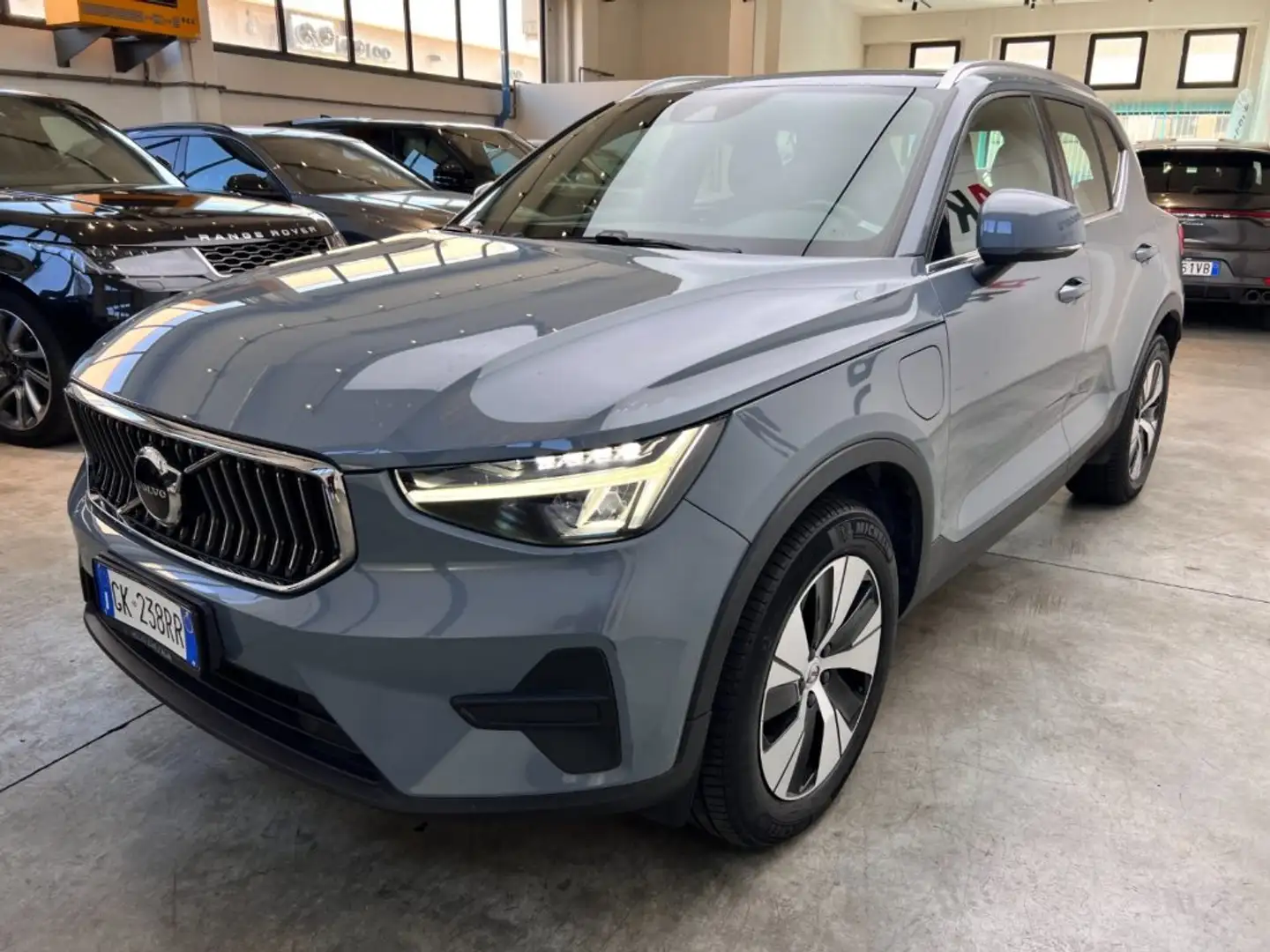 Volvo XC40 T4 Recharge Plug-in Hybrid automatico Core Gris - 2