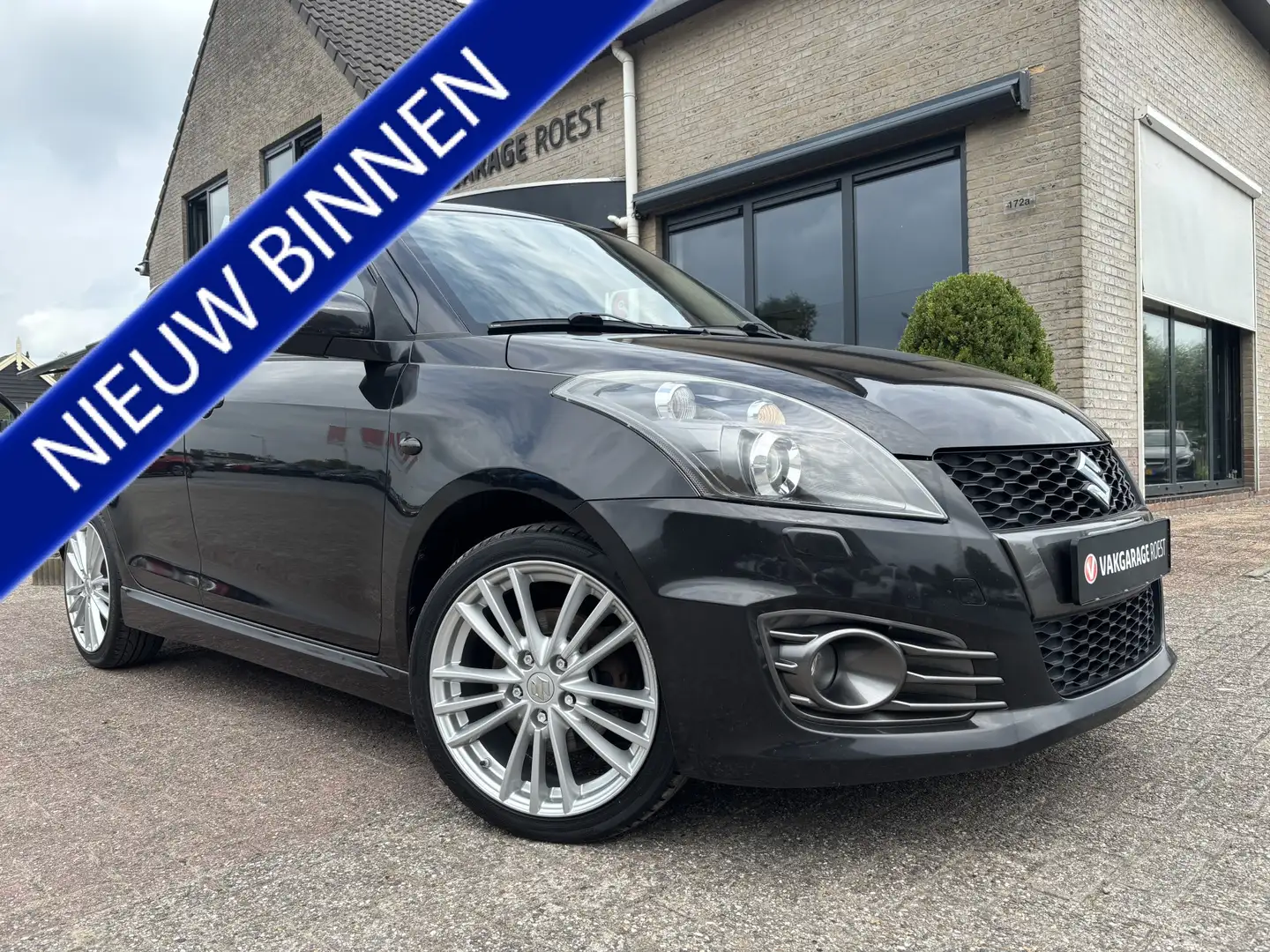Suzuki Swift 5DRS 1.6 Sport Sportuitlaat / Keyless / Spoilers Zwart - 1