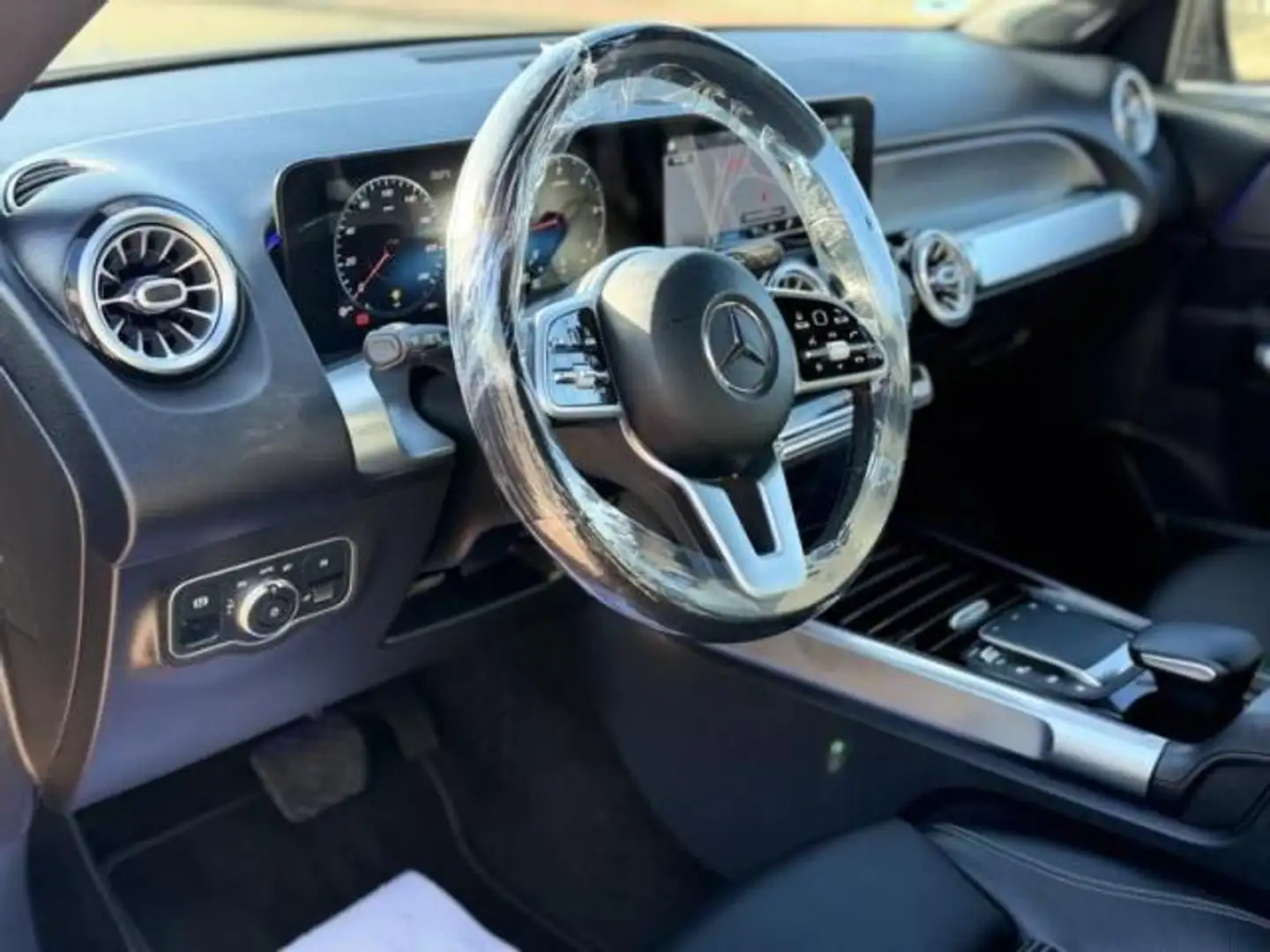 Mercedes-Benz GLB 200 MERCEDES 2.0 D DCT 110KW (150CV) 5 Puertas Grau - 2