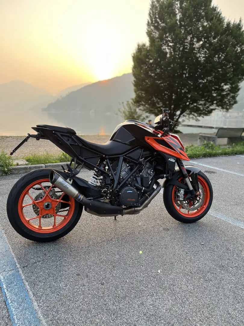 KTM 1290 Super Duke R - 1