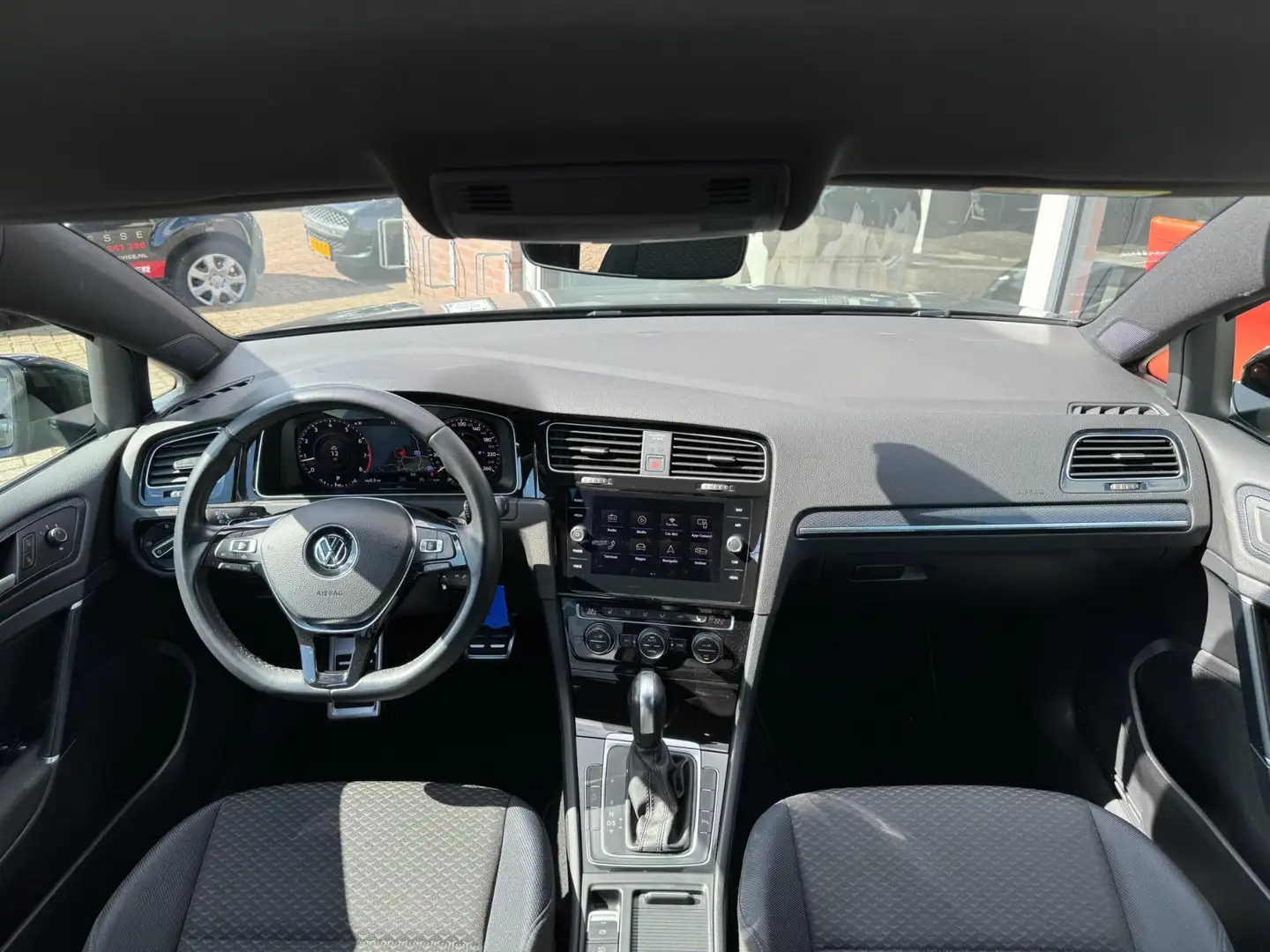 Volkswagen Golf Variant 1.5 TSI Virtual cockpit I ACC I LED I Navigatie Grau - 2