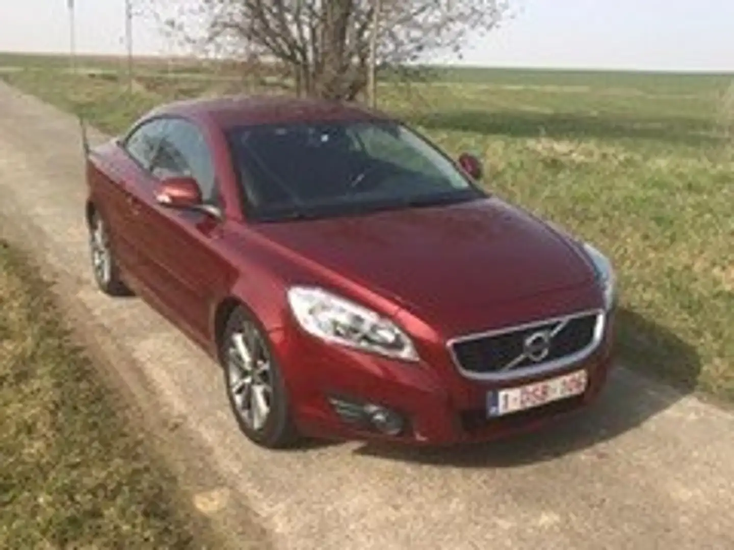 Volvo C70 2.0 D3 Momentum Geartronic Rot - 1