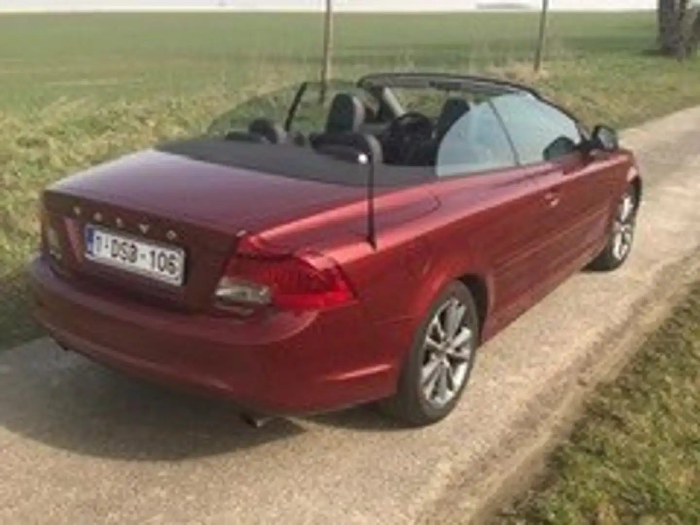 Volvo C70 2.0 D3 Momentum Geartronic Rosso - 2