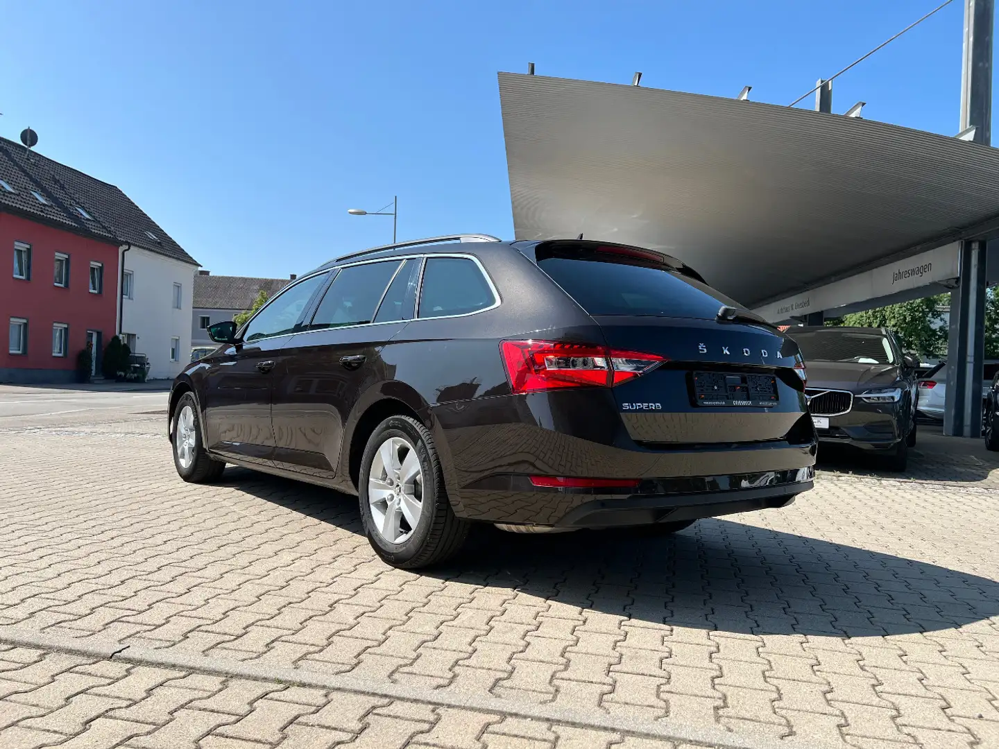 Skoda Superb Combi 2.0 TDI Ambition LED Navi AHK Standh Braun - 2